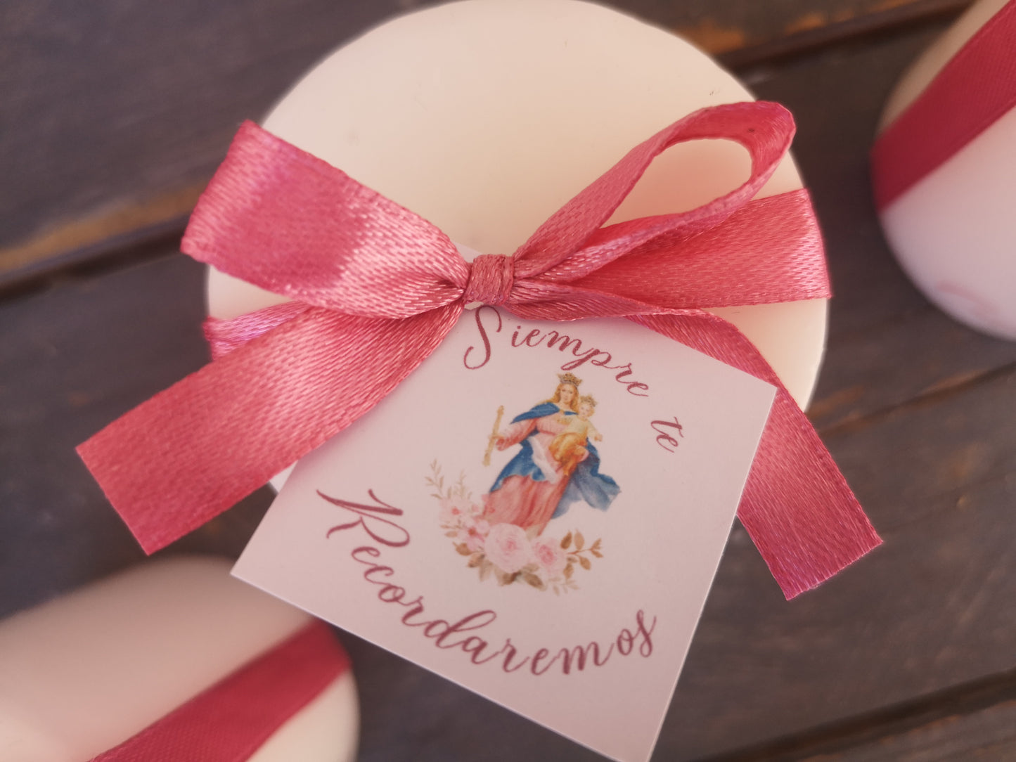 Paq. 10 velas de cirio con diseño de María Auxiliadora