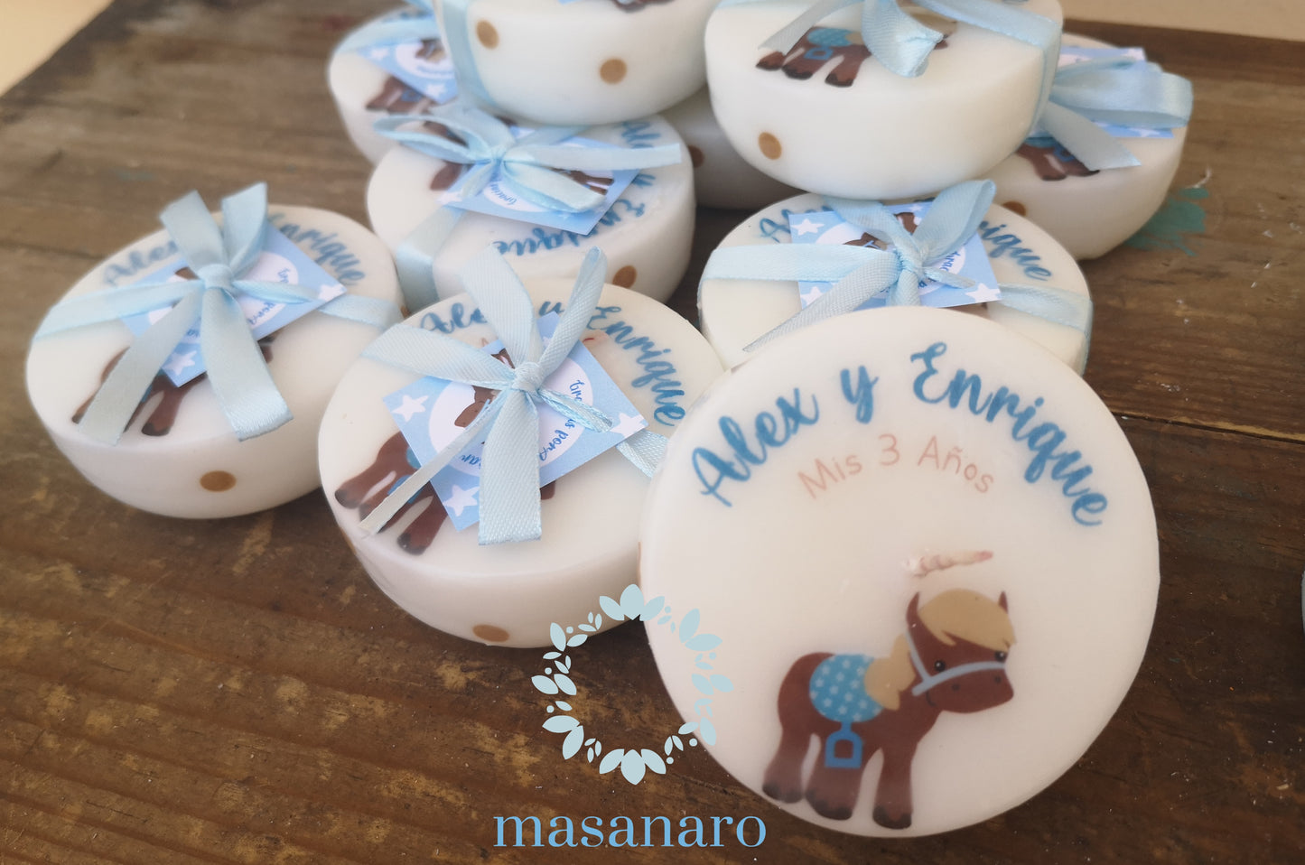 Vela con diseño de decoración de caballo