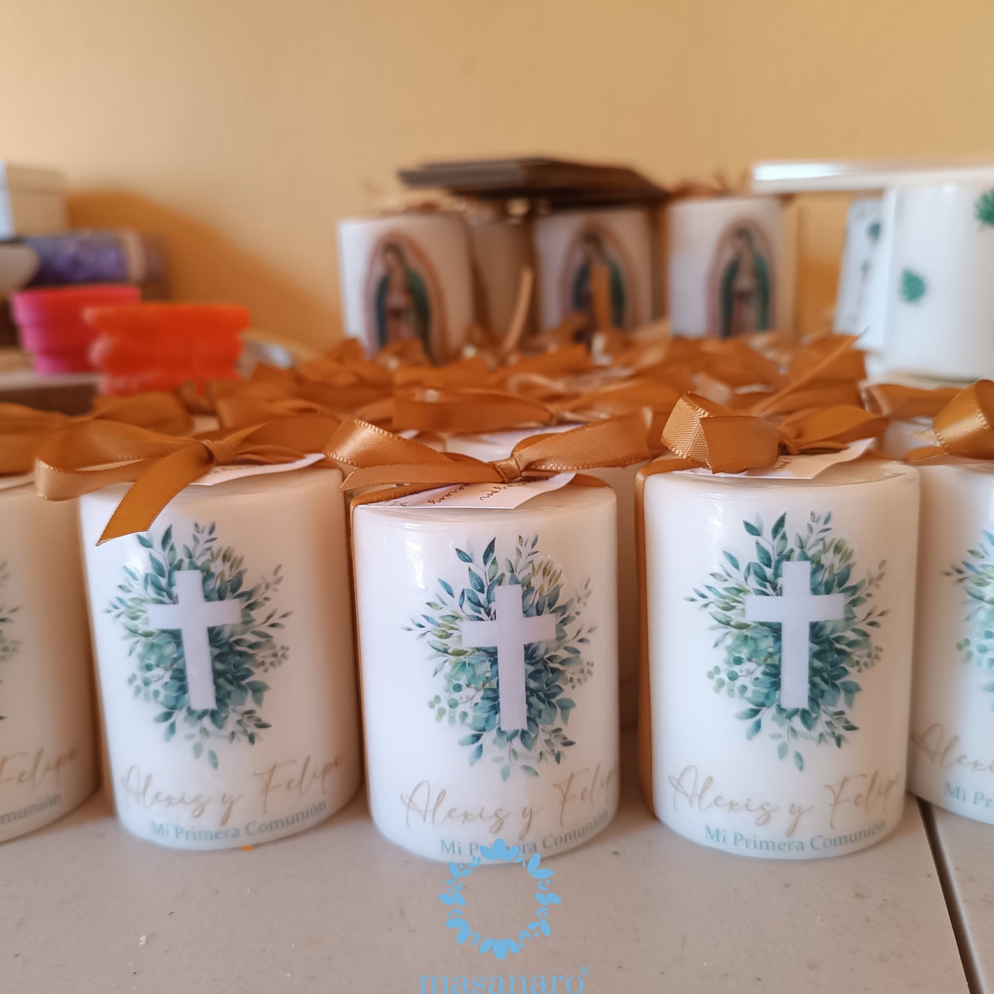 Paq. 10 velas de cirio. Mod. Cruz follaje verde