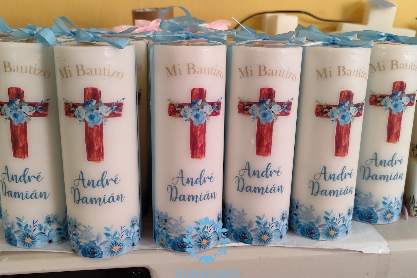 Velas. Borde flores azules