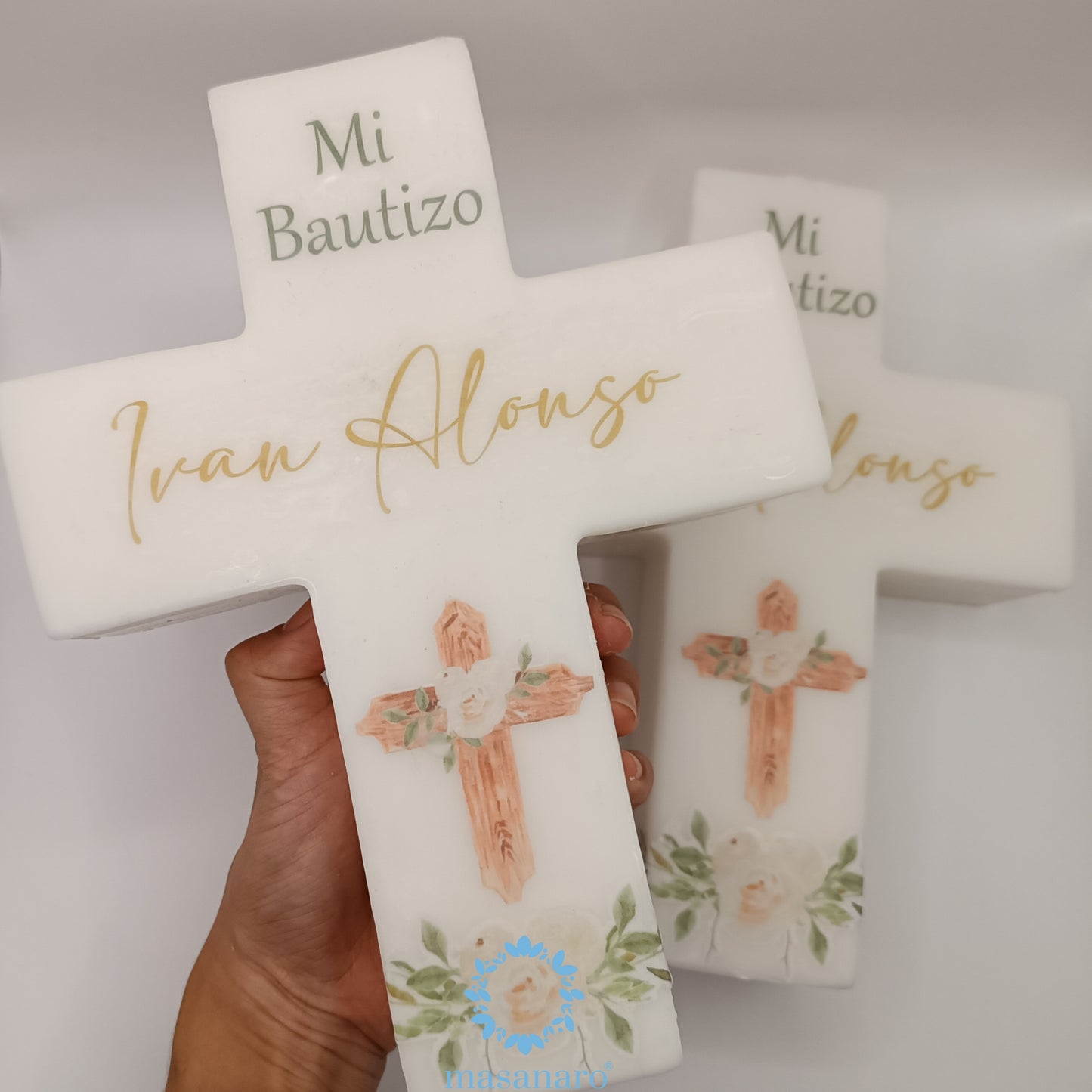 Cruz grande. Diseño flores blancas Bautizo