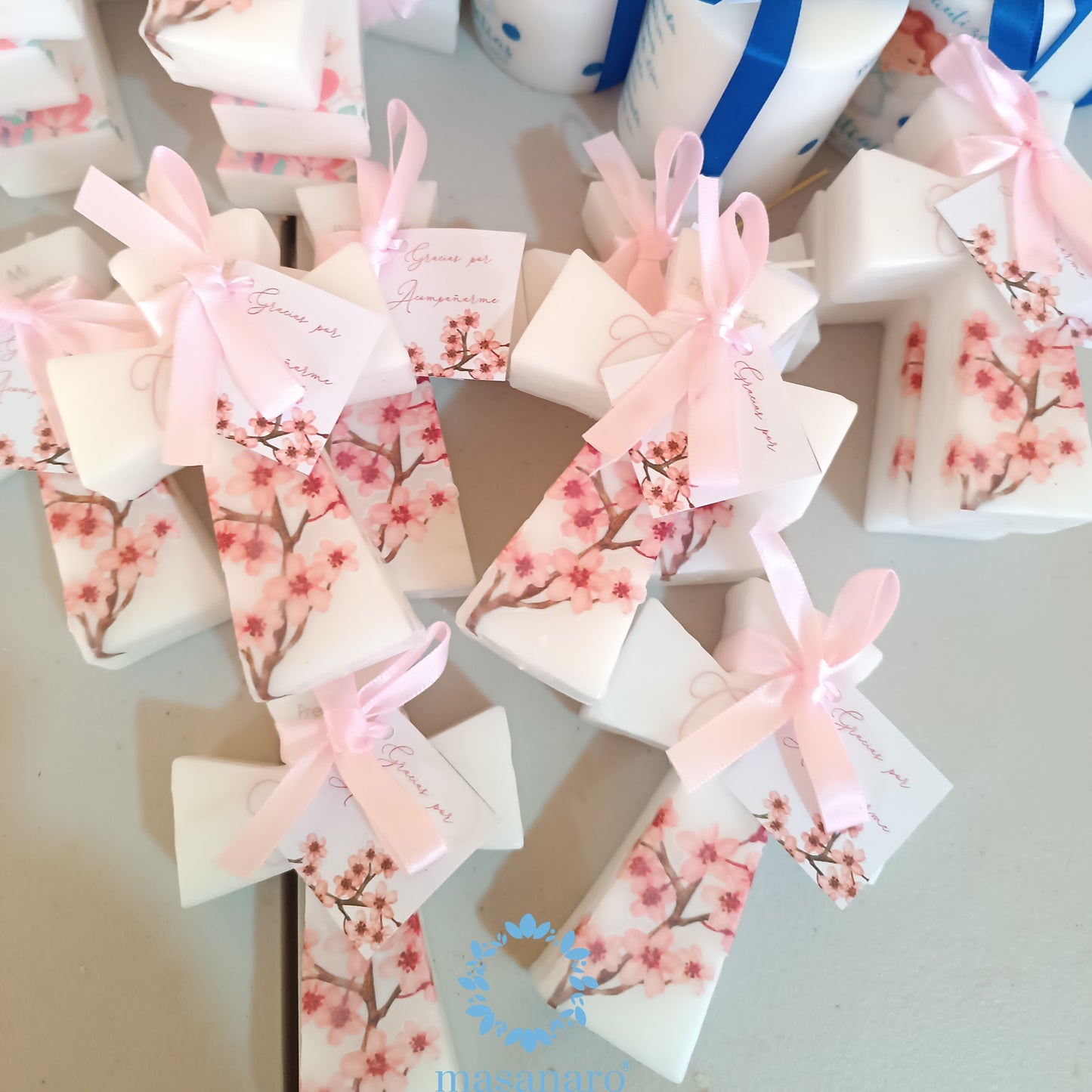 Paquete 10 velas de cruz. Diseño cerezos