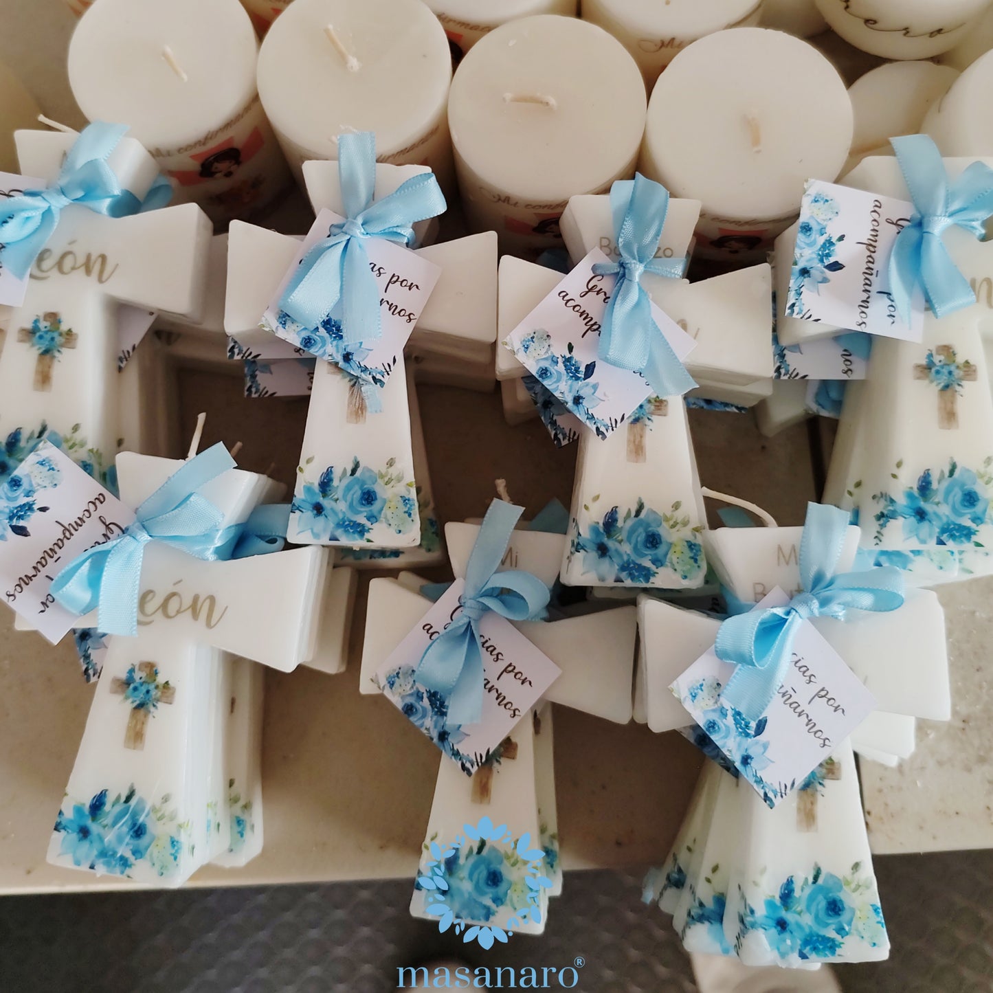 Vela de cruz. Modelo. Flores azules