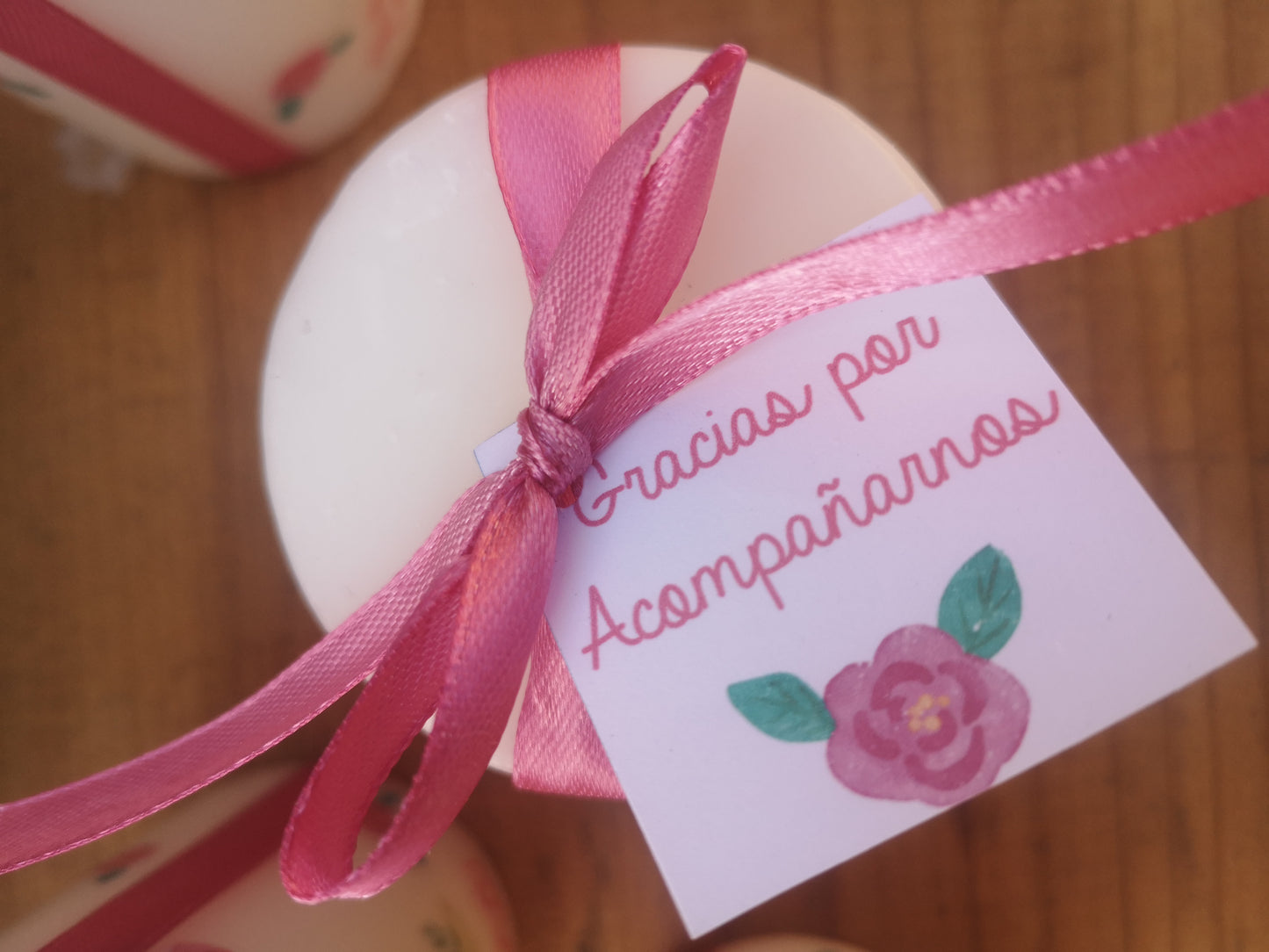 Vela con diseño flores