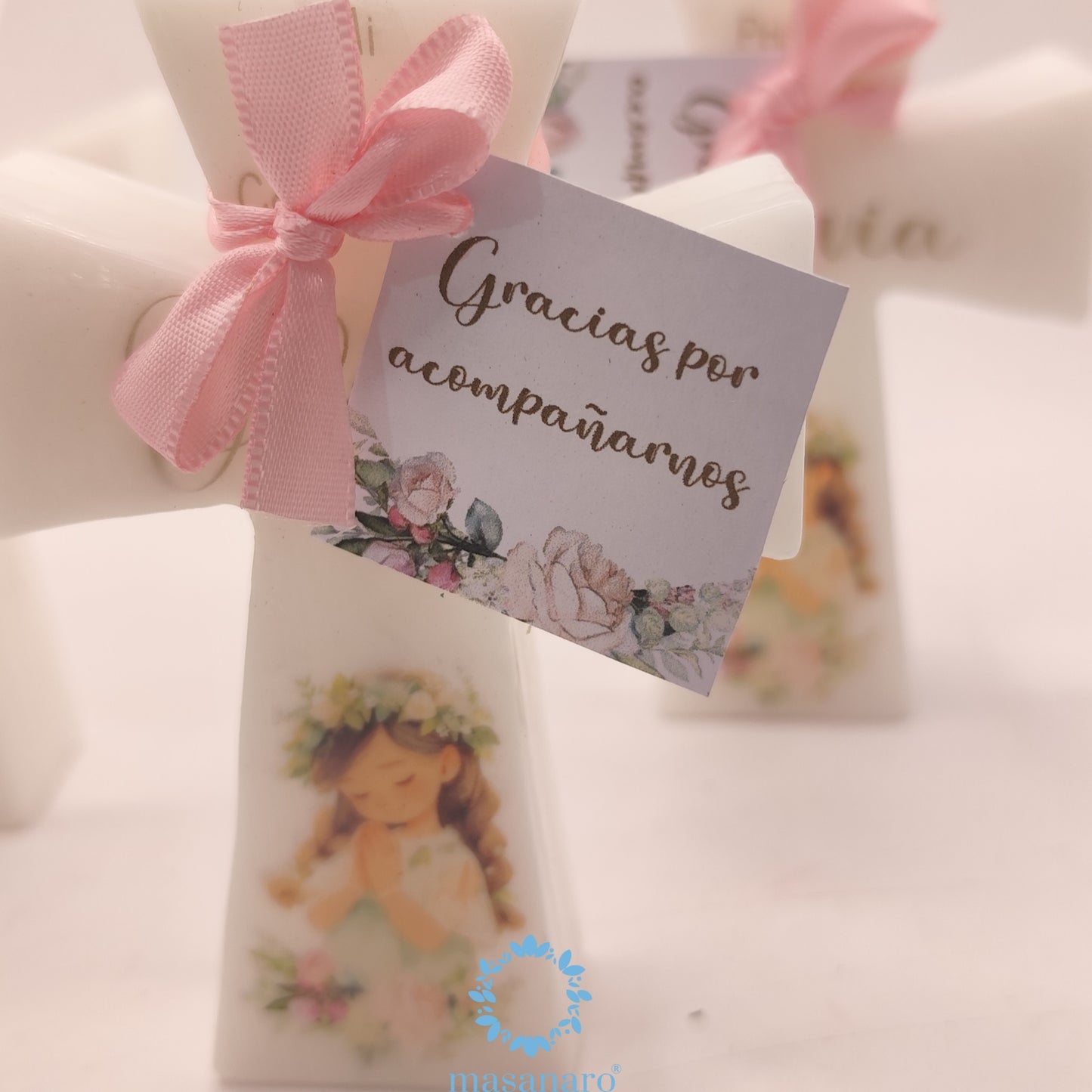 Vela de cruz. Diseño muñequita con flores vintage