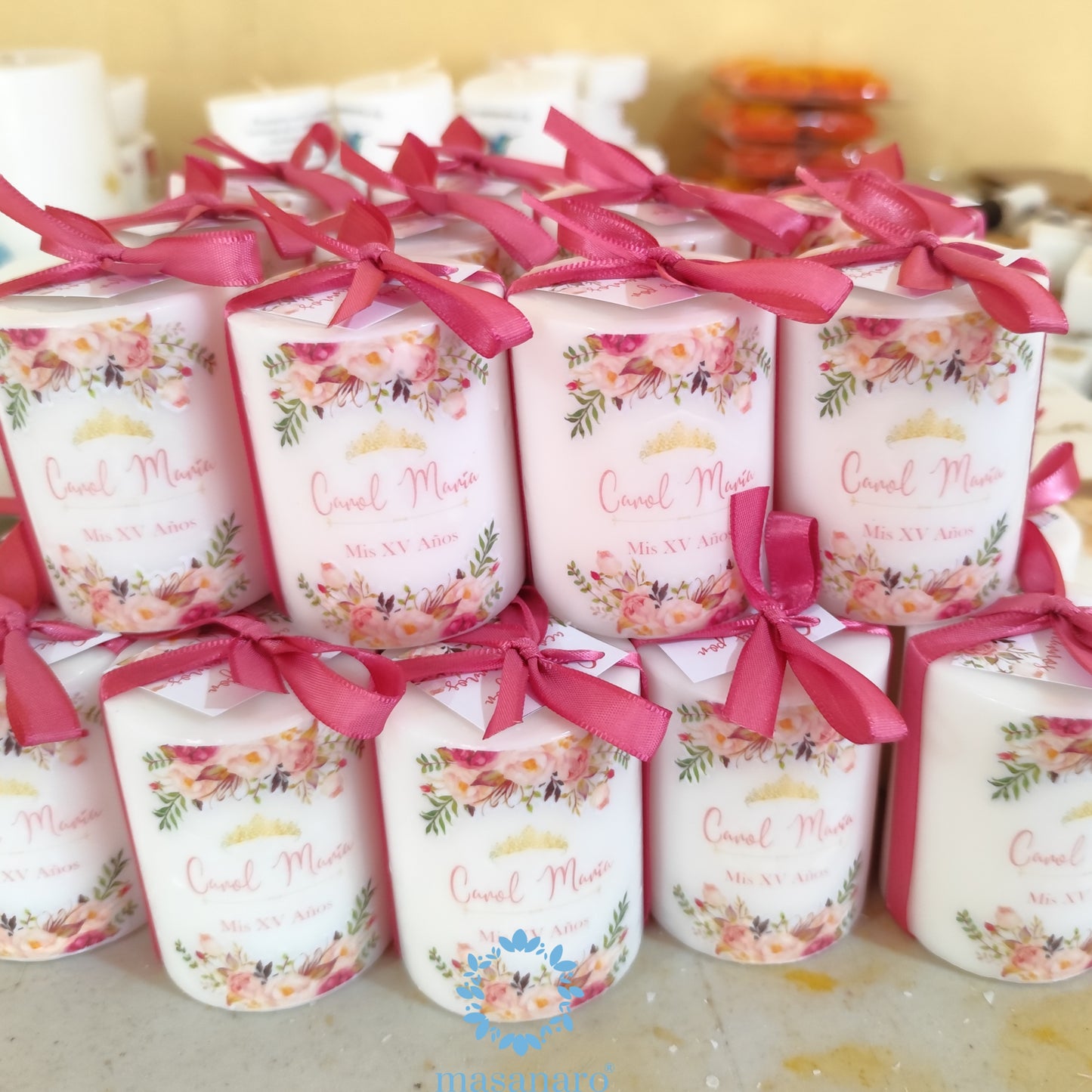 Vela con empaque de carton. Diseño flores vintage