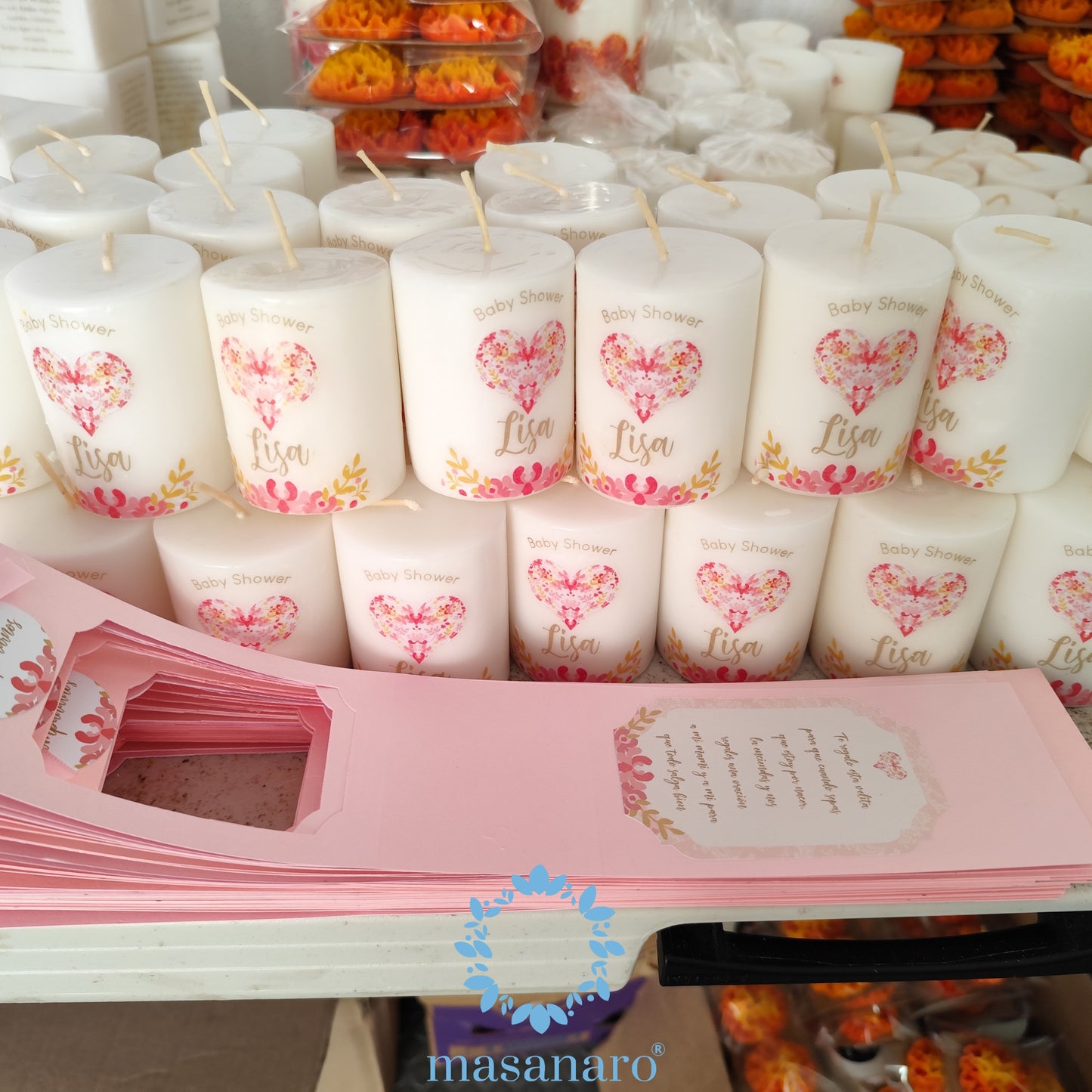 Vela con empaque de cartón. Diseño, corazón rosa