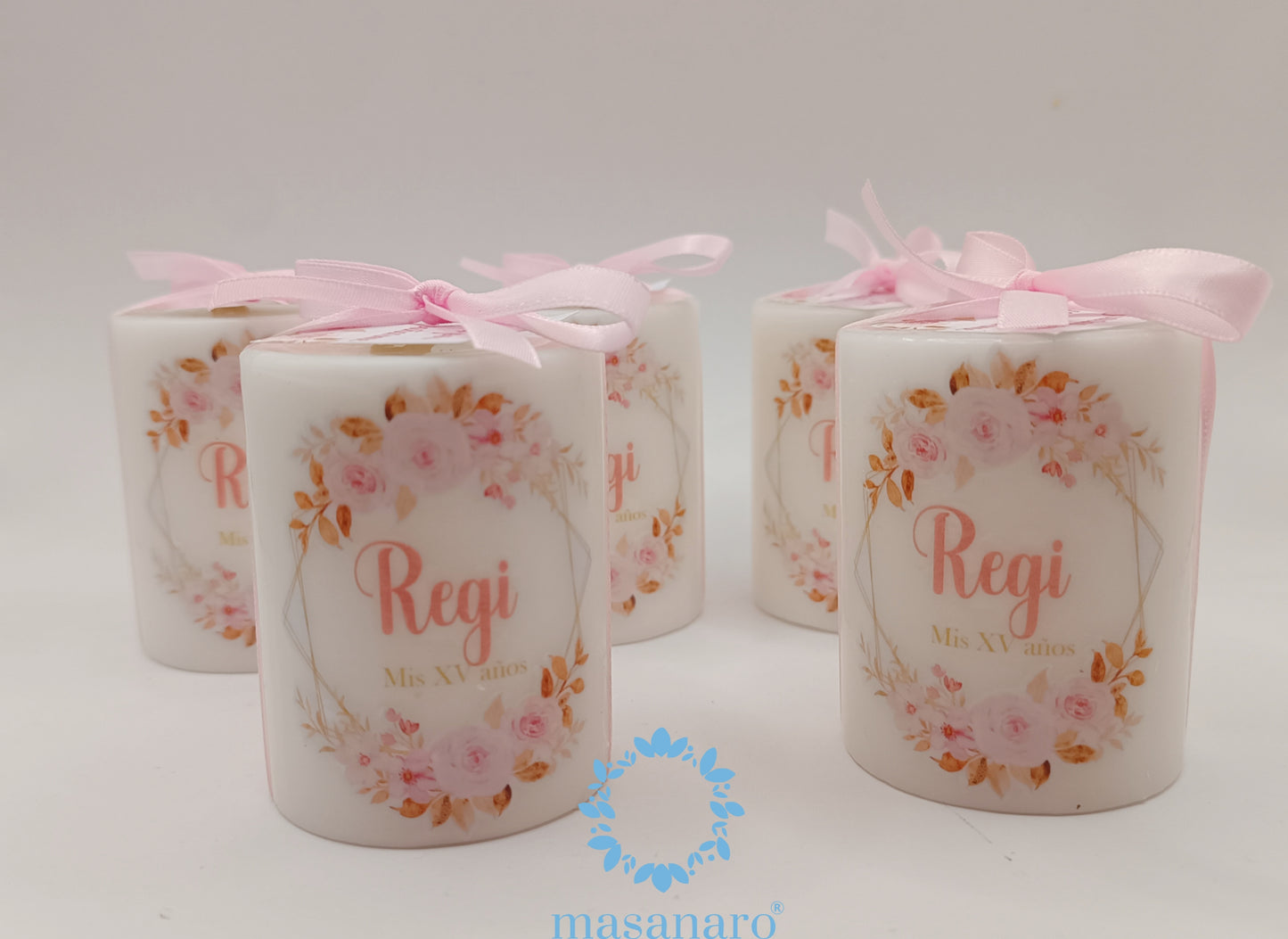 Vela. Diseño marco de flores rosas