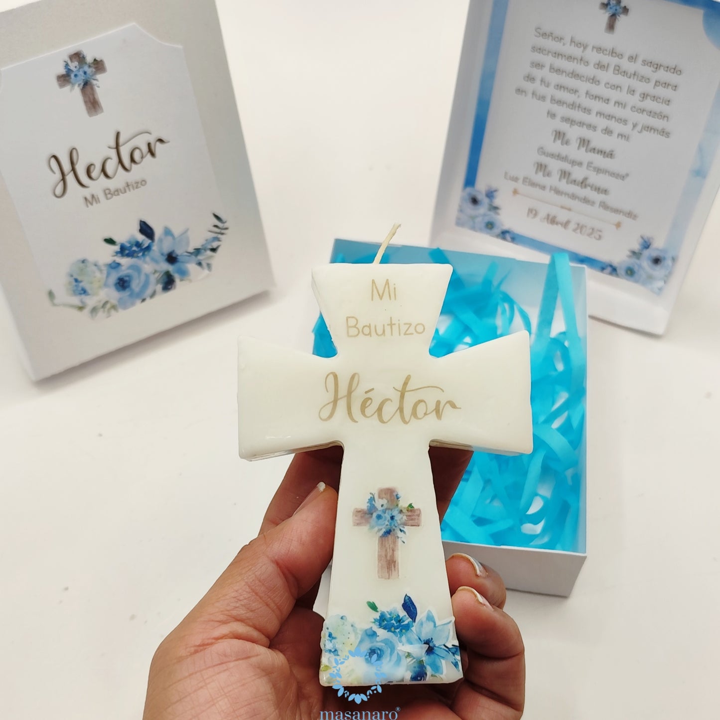 Vela de cruz con empaque de carton, diseño flores azules