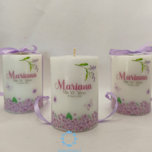 Vela con diseño flores moradas