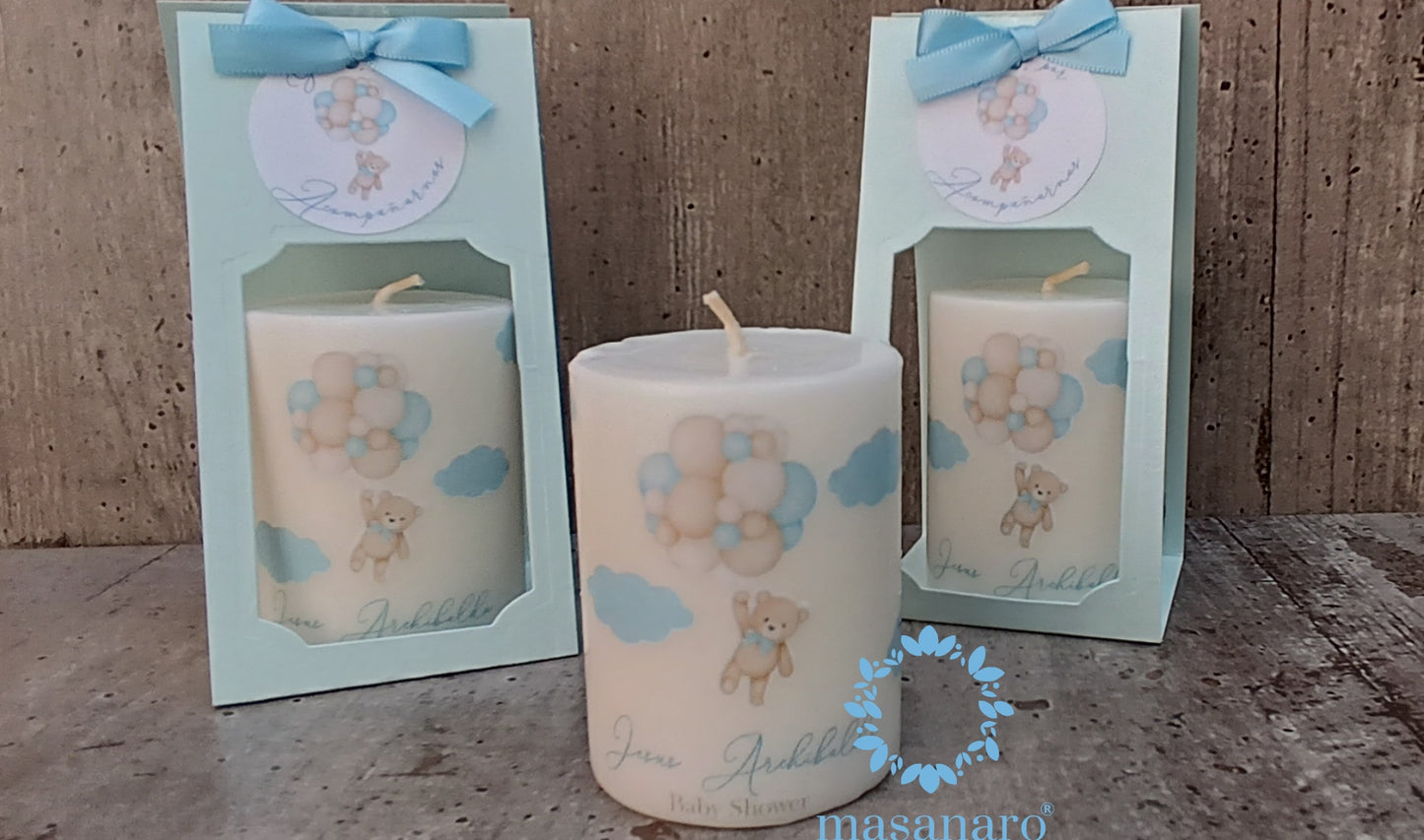 Vela con empaque de cartón. Diseño osito con globos