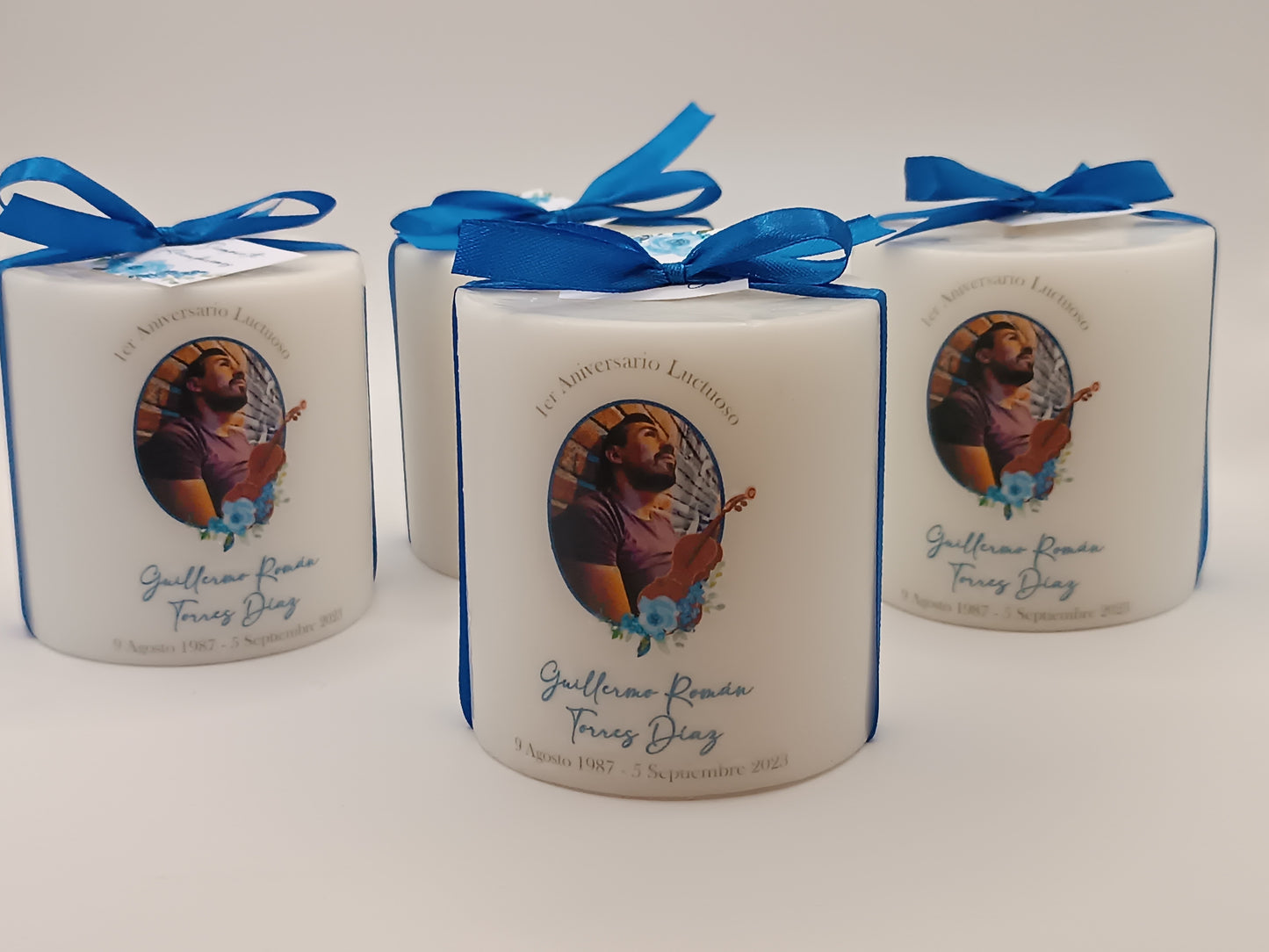 Vela. Diseño foto con flores azules