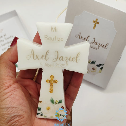 Vela de cruz en caja de carton. Diseño Flores blancas