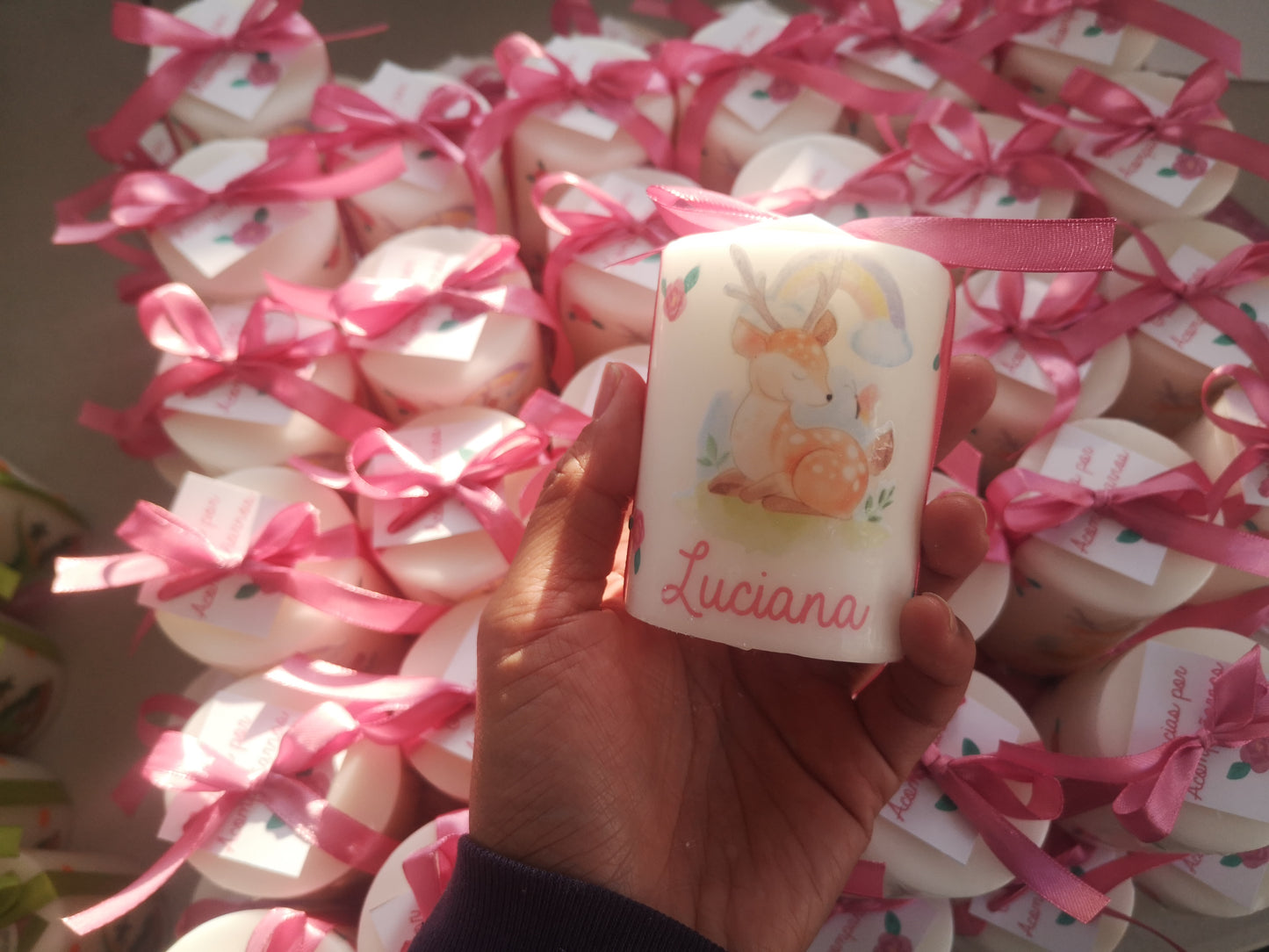 Vela con diseño flores