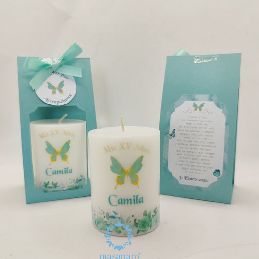 Cirio con empaque de cartón. Diseño flores esmeralda y mariposa