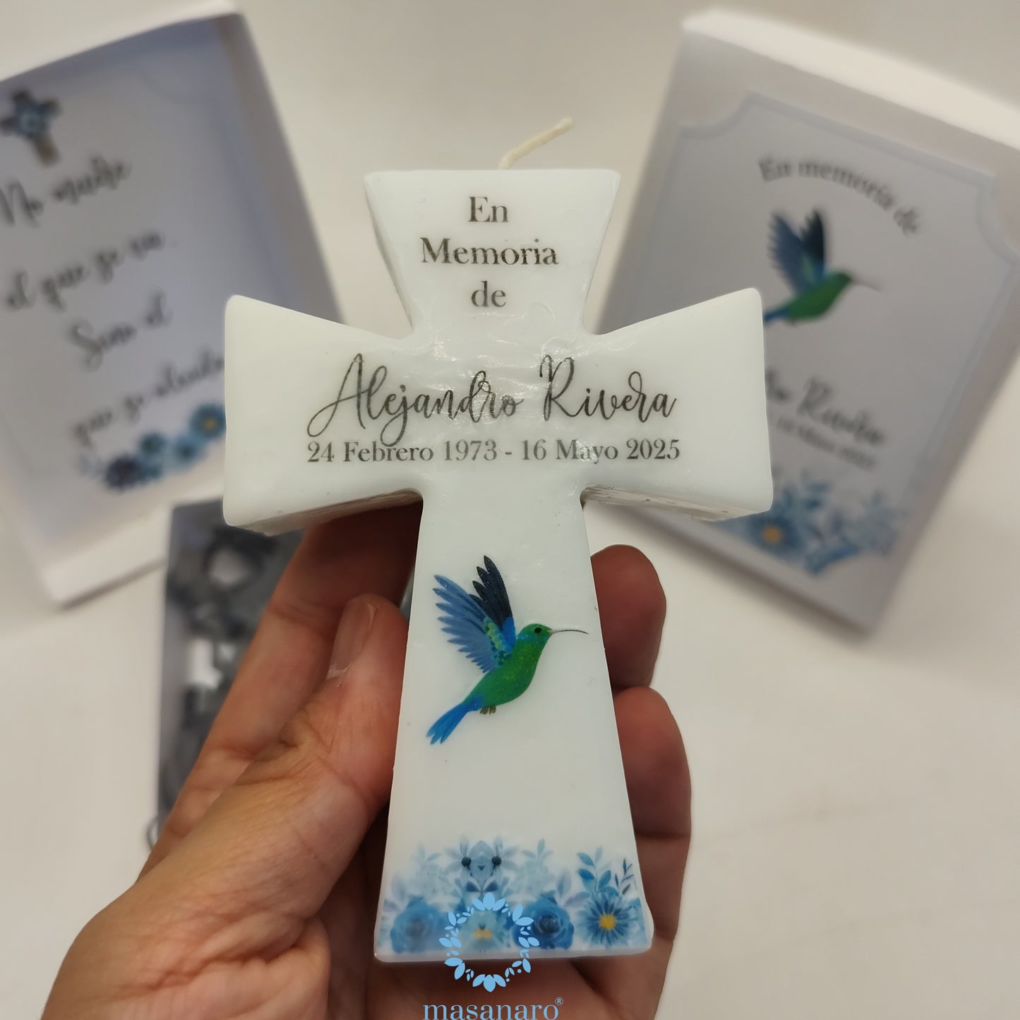 Vela de cruz en caja de cartón.