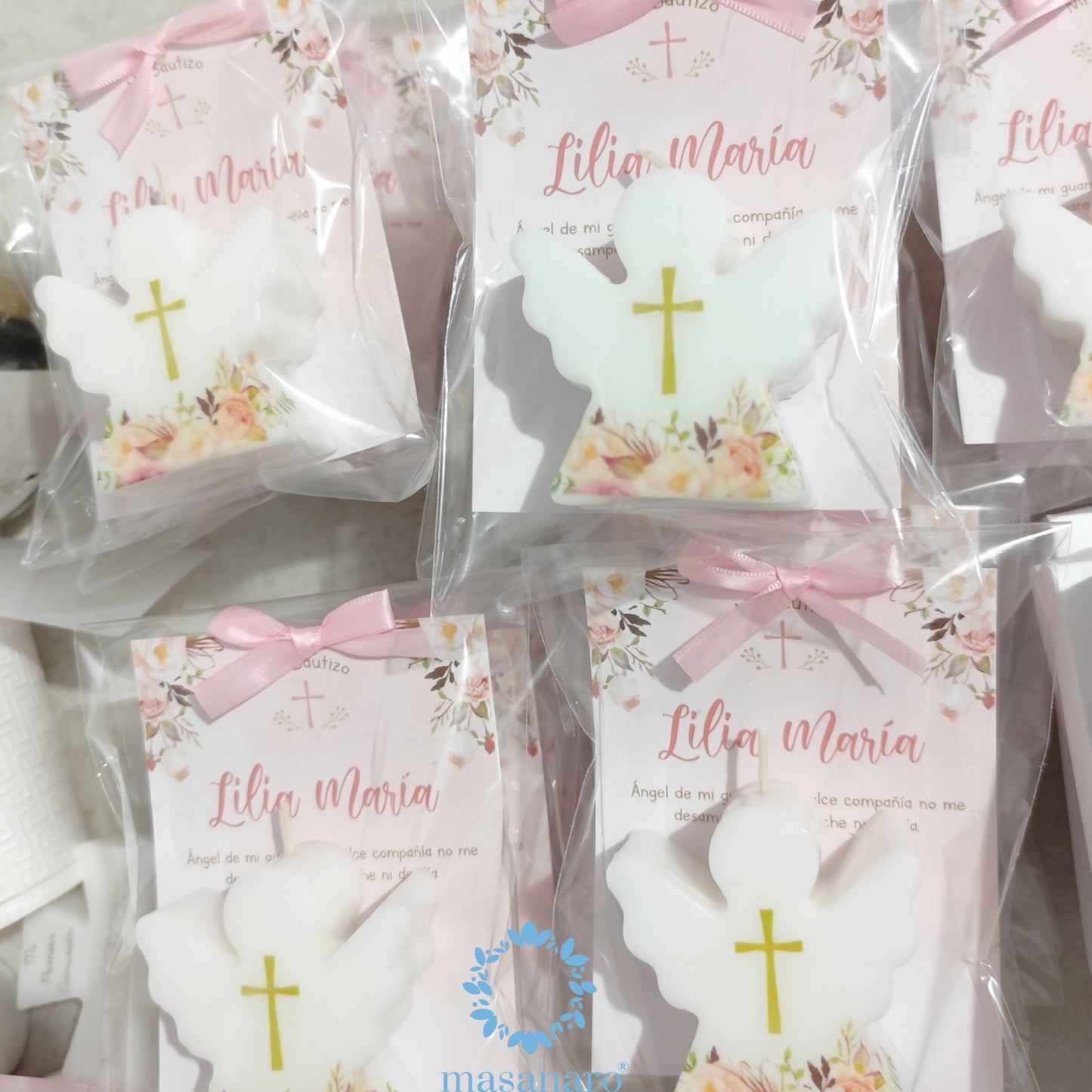 Vela de angelito con diseño de flores vintage