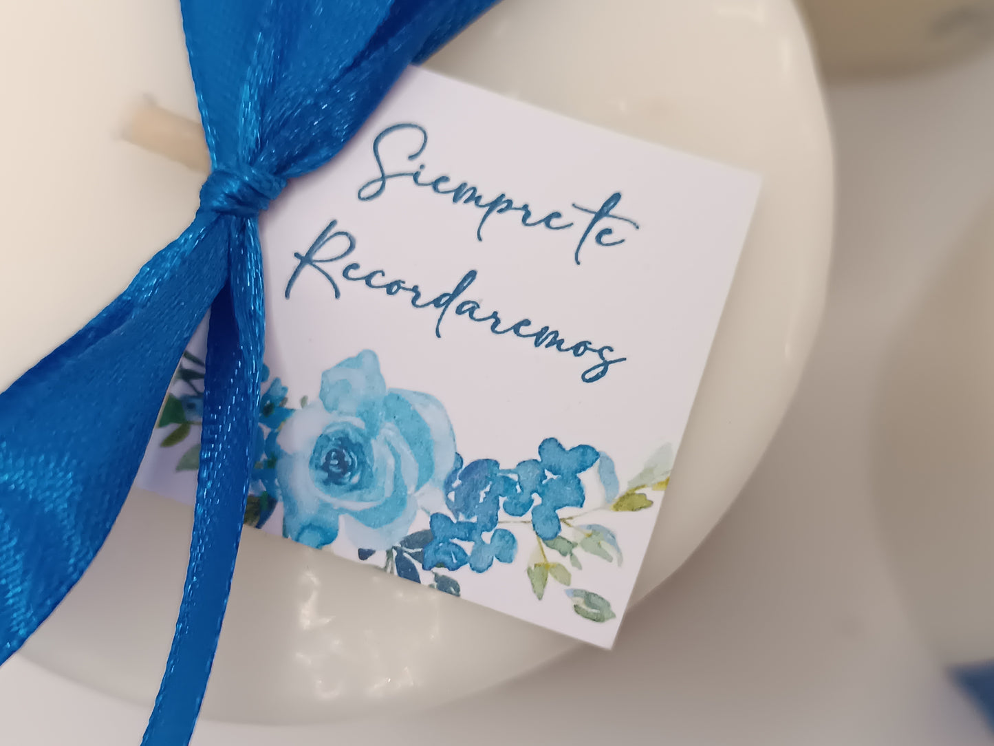 Vela. Diseño foto con flores azules