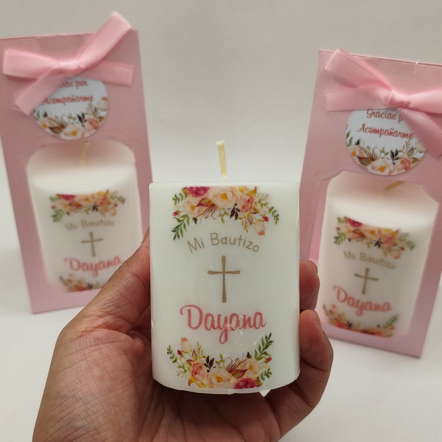 Vela con empaque de cartón. Diseño flores vintage