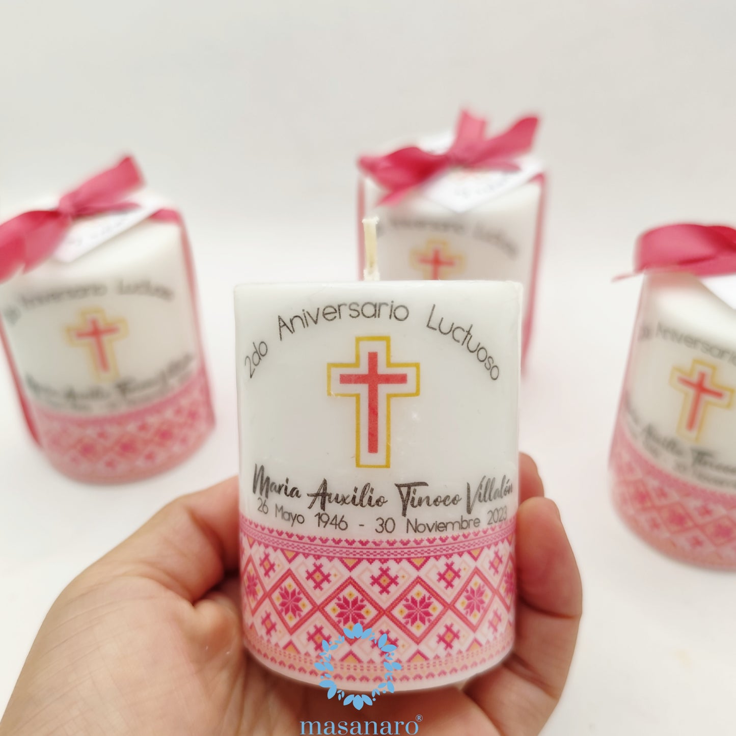Vela con diseño bordados rosas