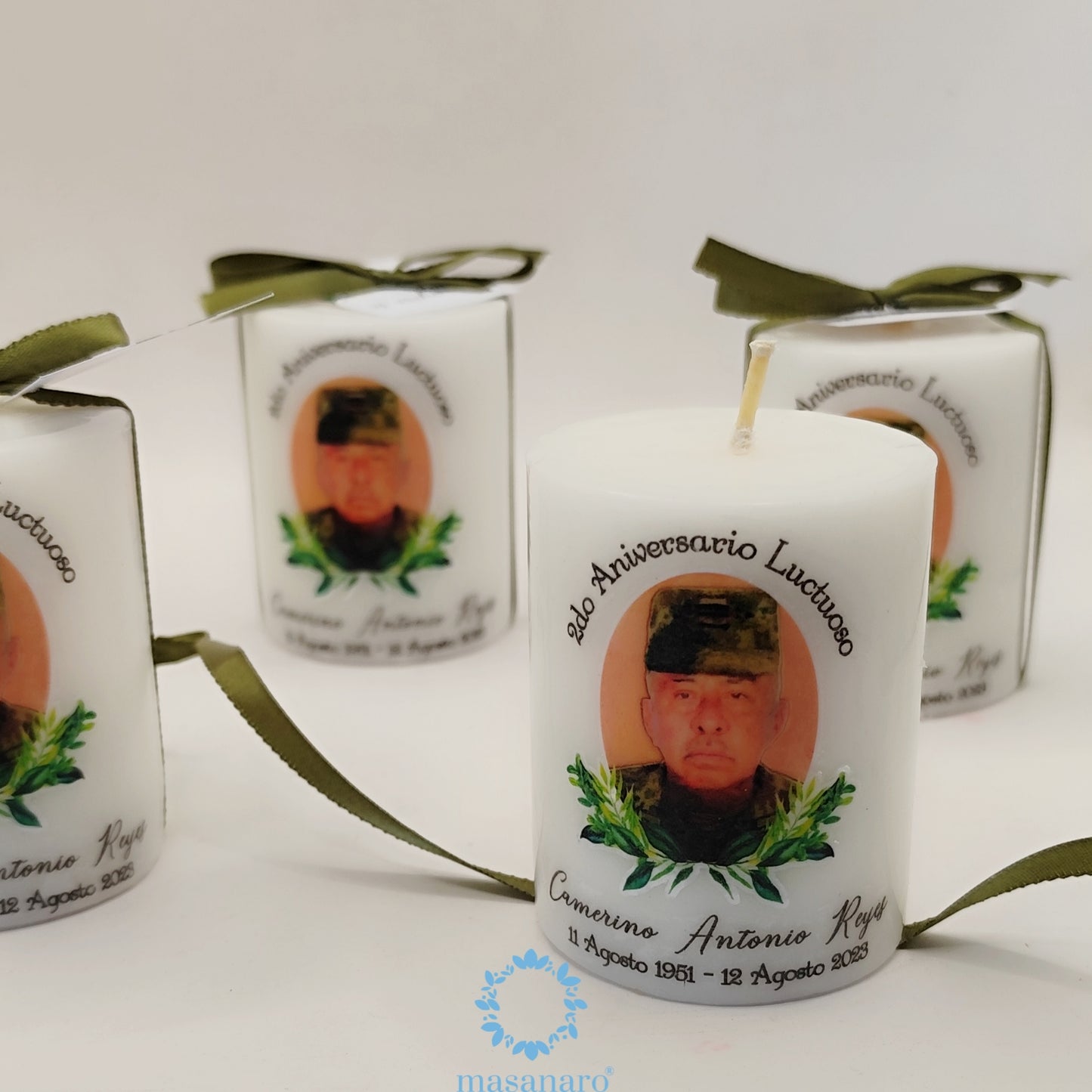 Vela con diseño de foto con detalles verdes