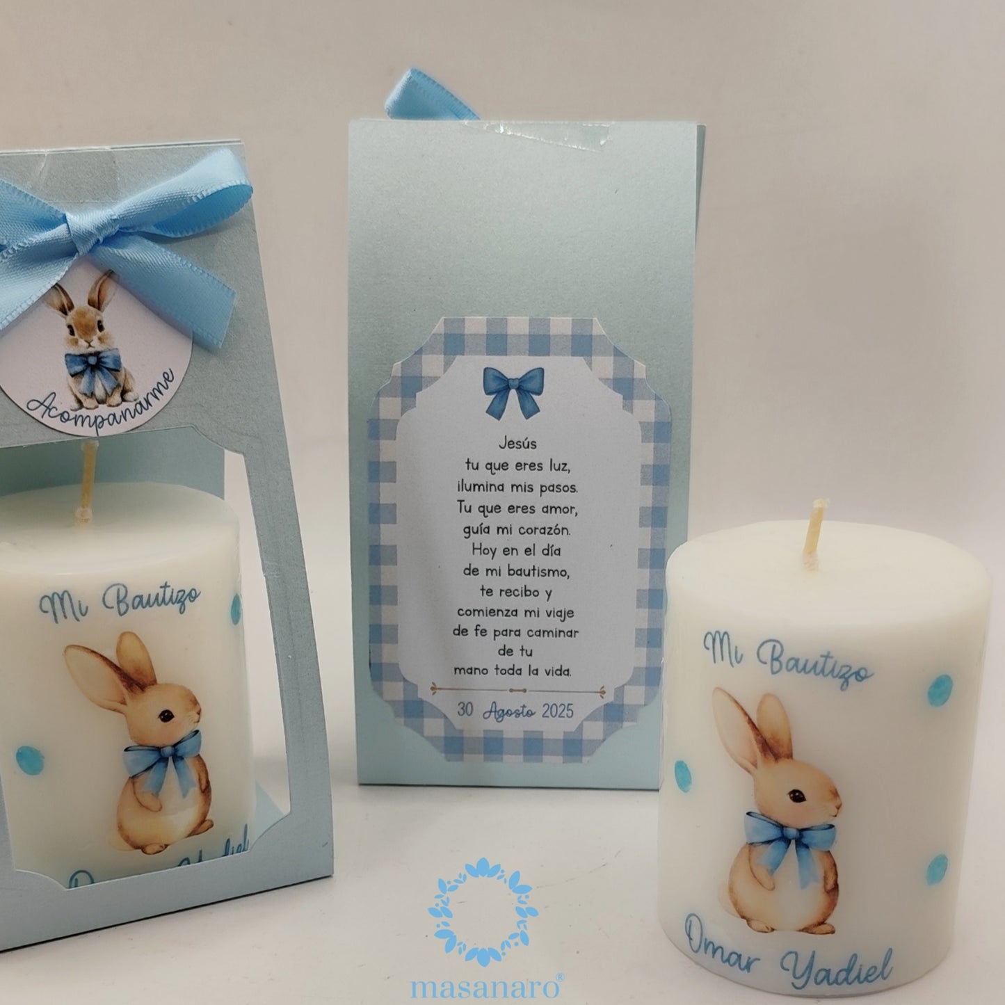Vela con empaque de cartón. Diseño conejito azul