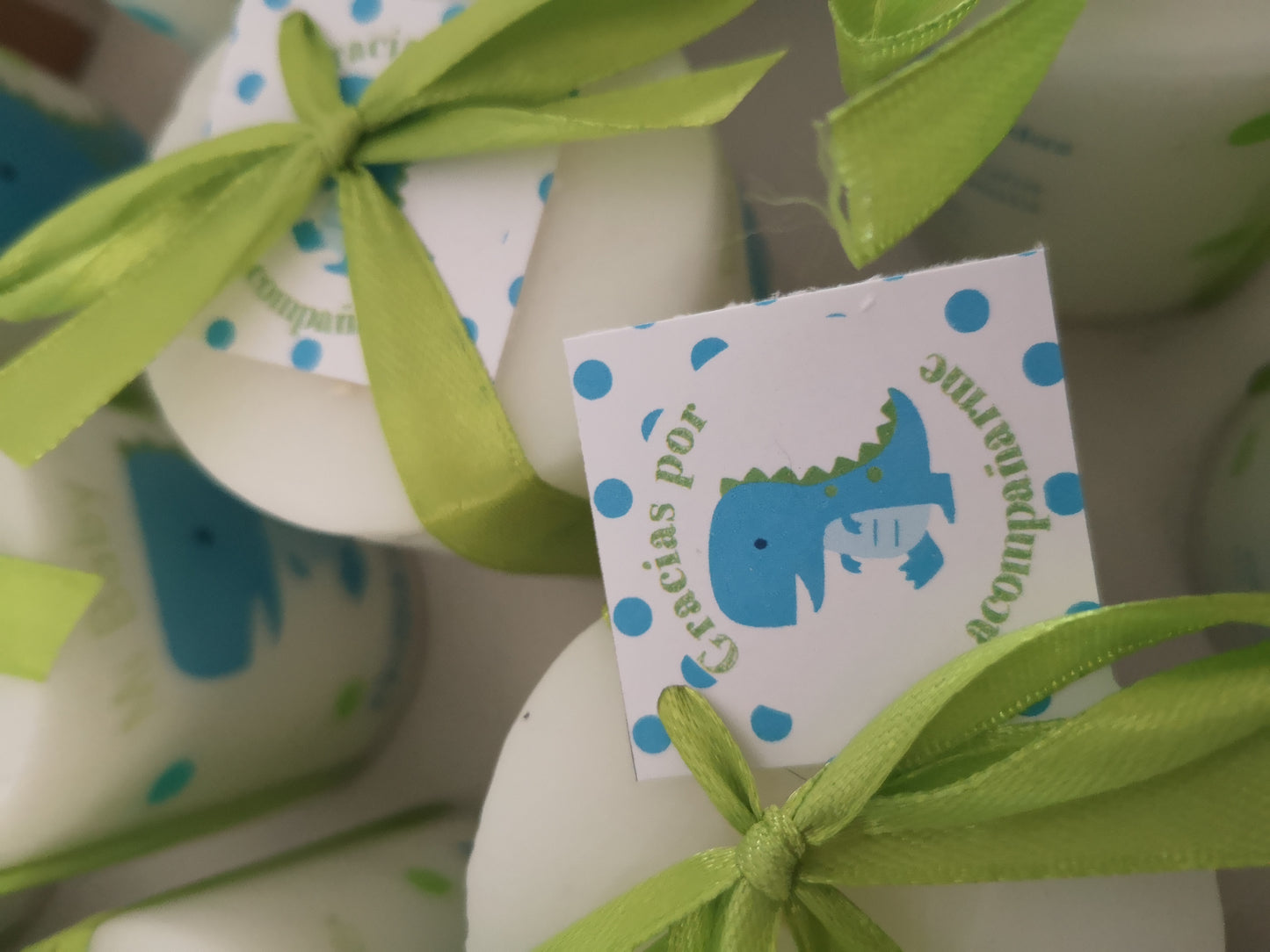 Velas. Diseño dinosaurio bebe