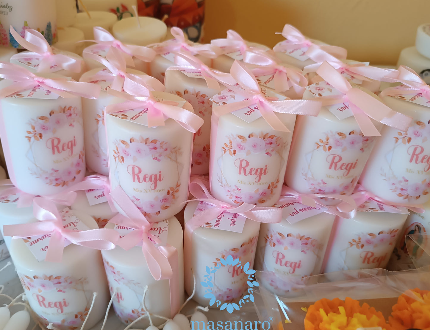 Vela. Diseño marco de flores rosas