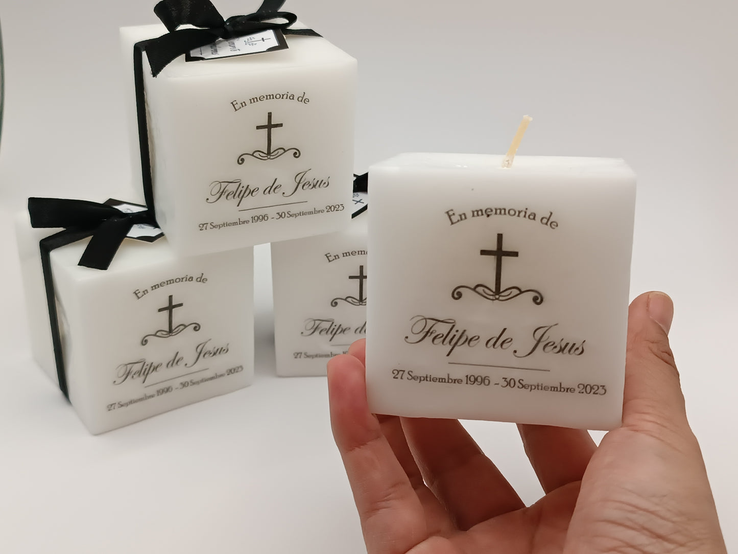 Vela cubo. Diseño clasico aniversario Luctuoso