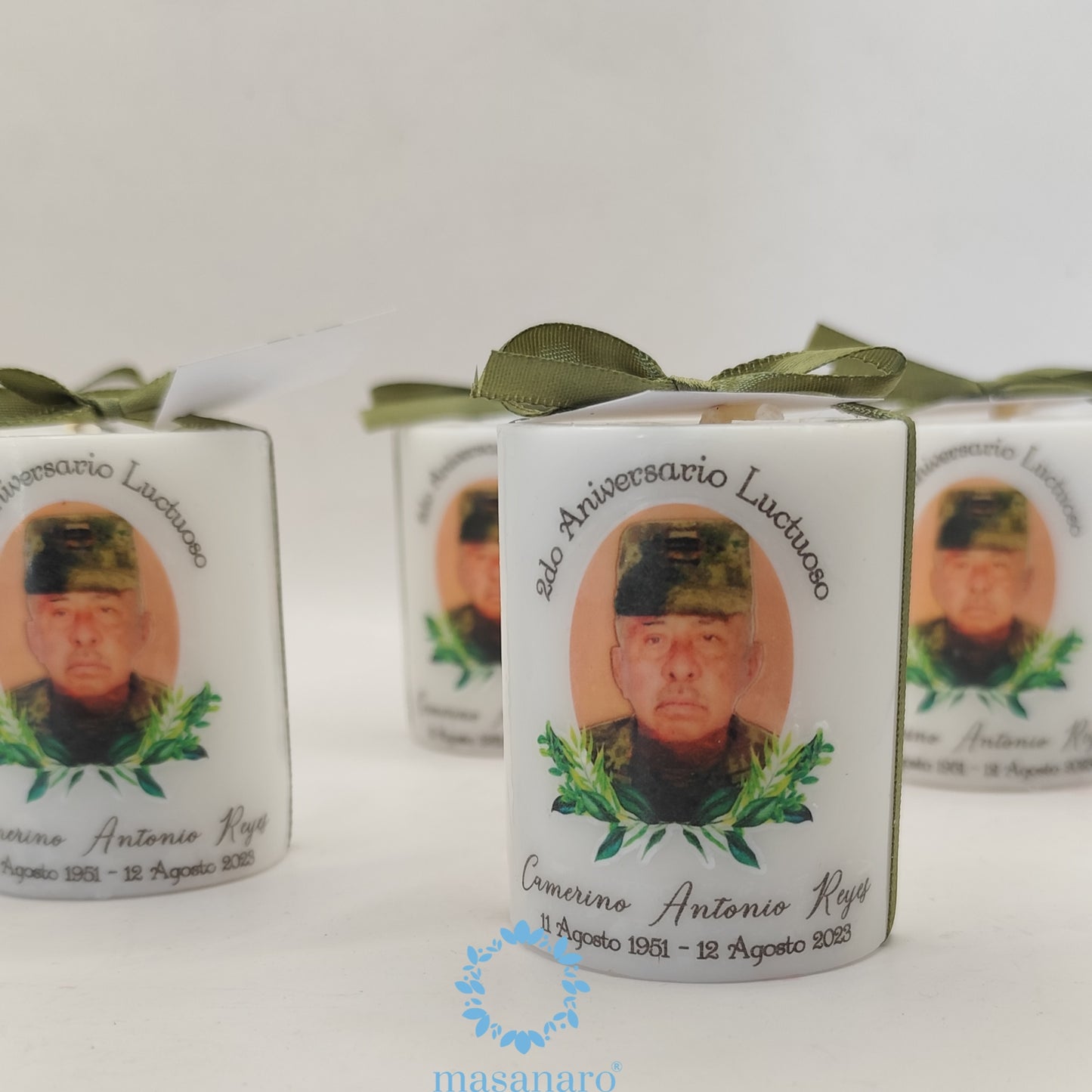 Vela con diseño de foto con detalles verdes