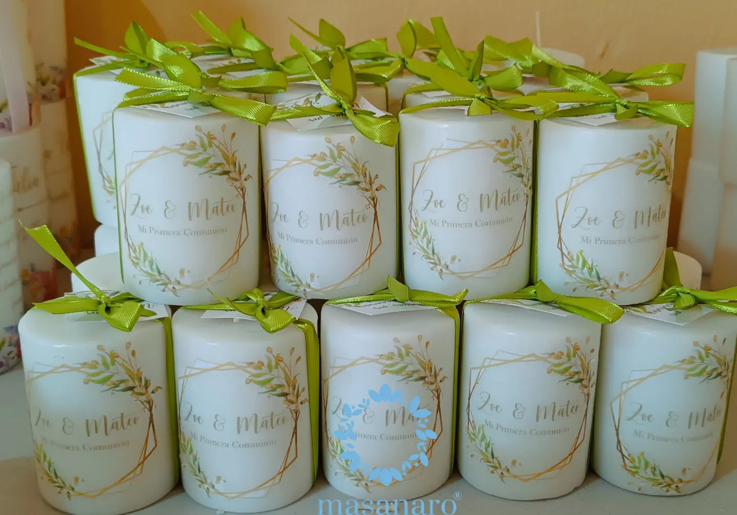 Vela. Diseño hojas verdes y dorado