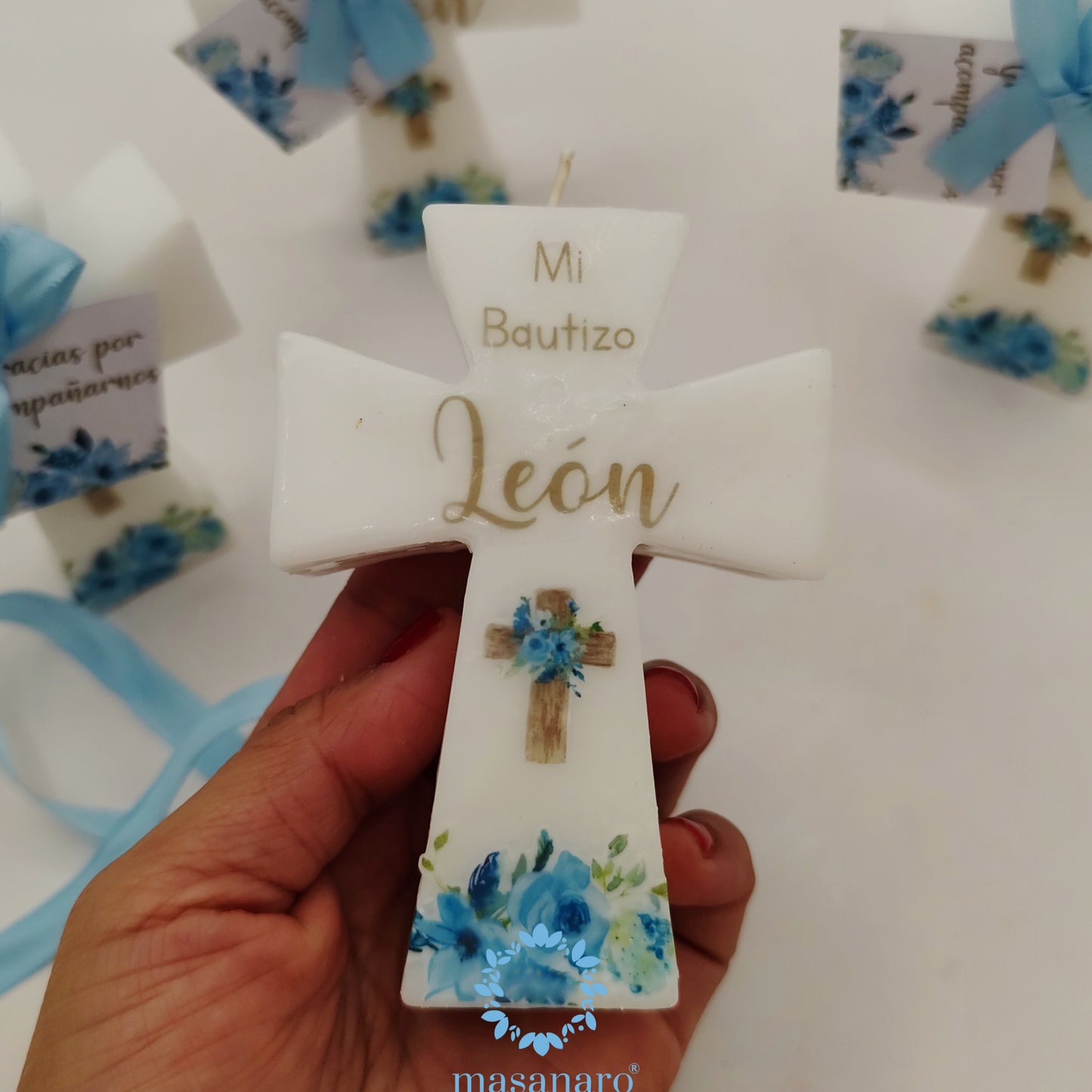 Vela de cruz. Modelo. Flores azules