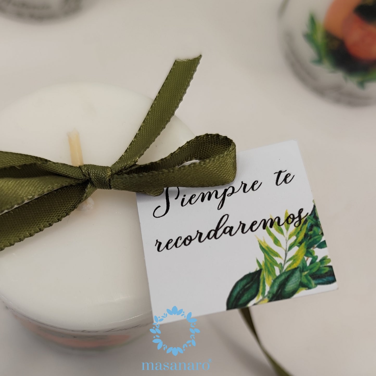 Vela con diseño de foto con detalles verdes