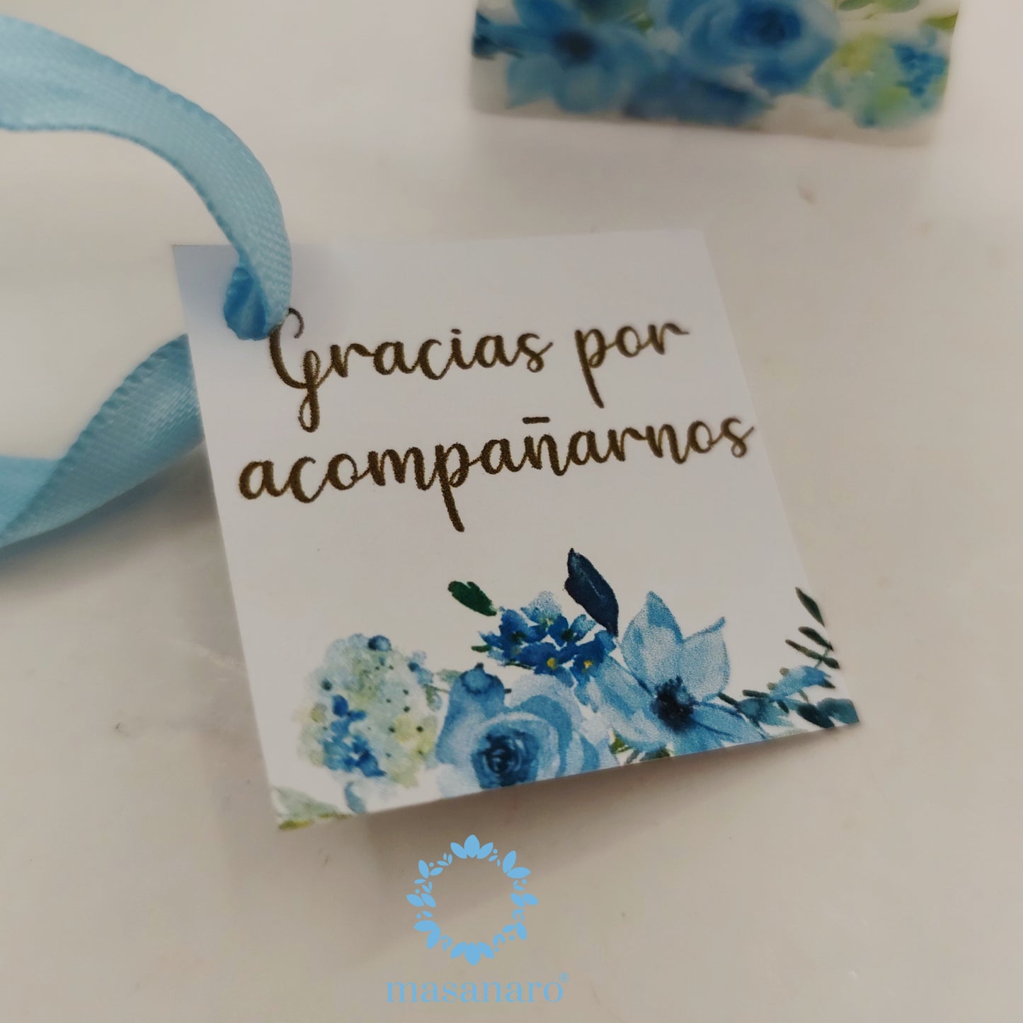 Vela de cruz. Modelo. Flores azules