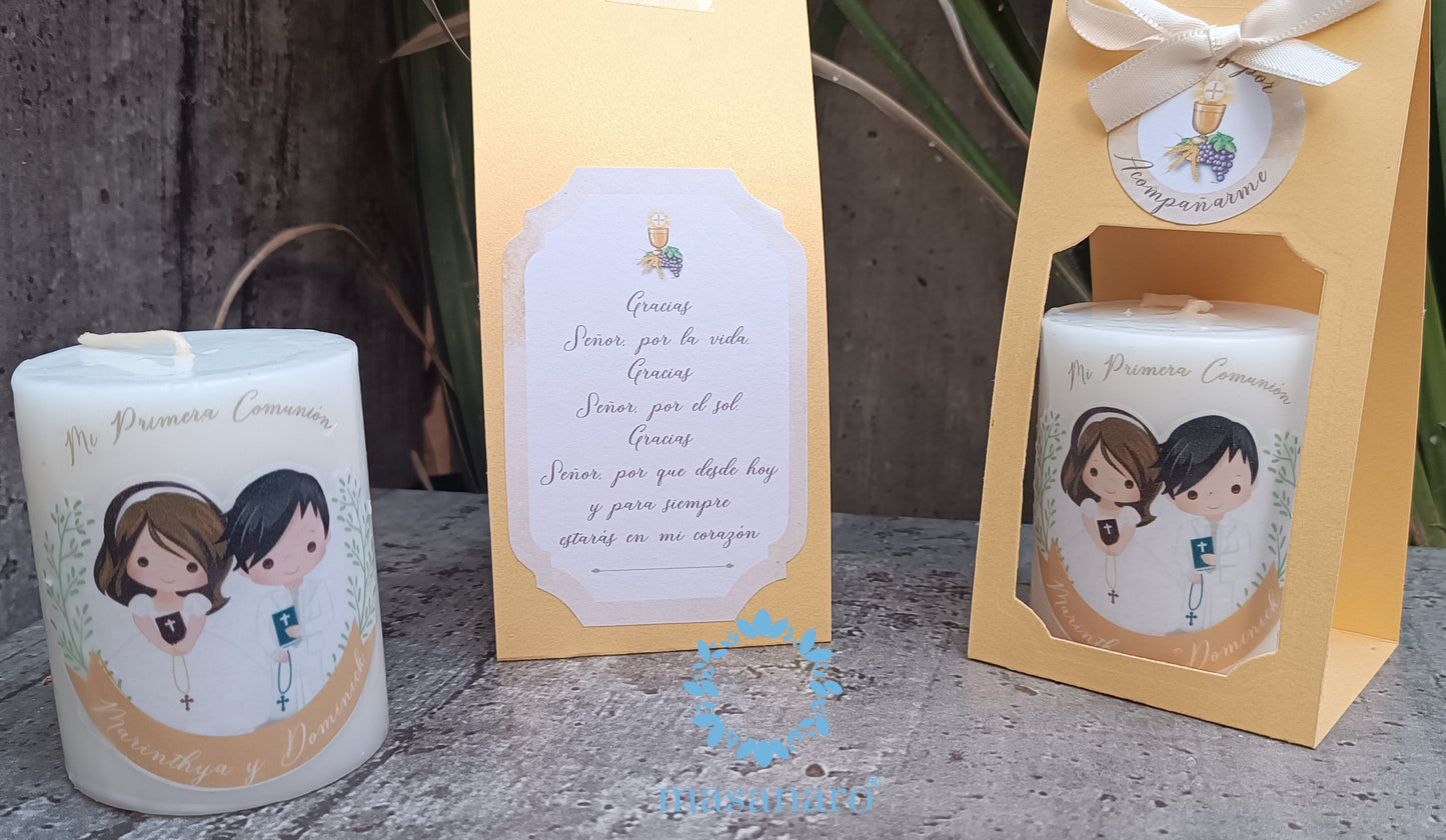 Vela con empaque de cartón. Diseño niña y niño olivo