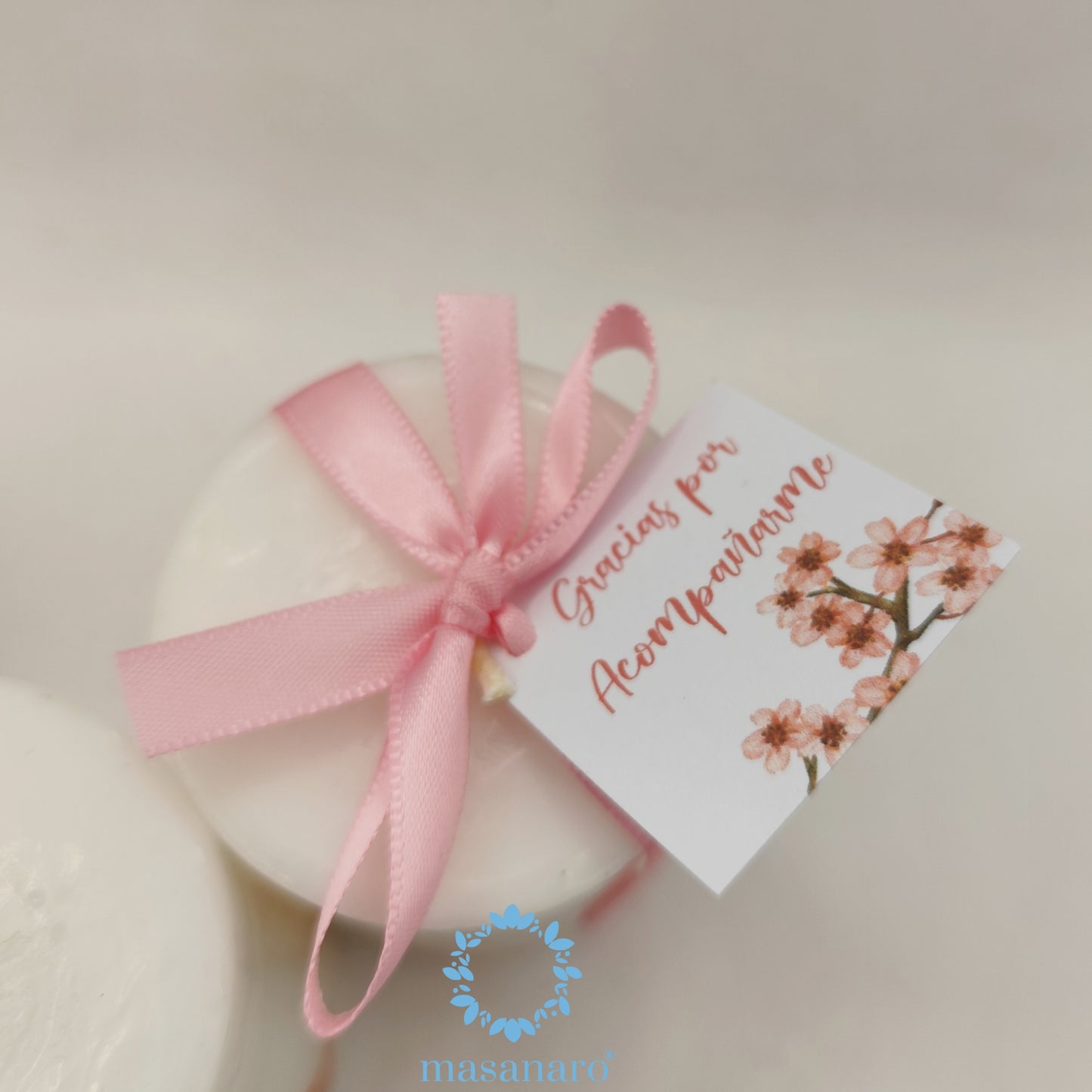 Vela con diseño de cerezos
