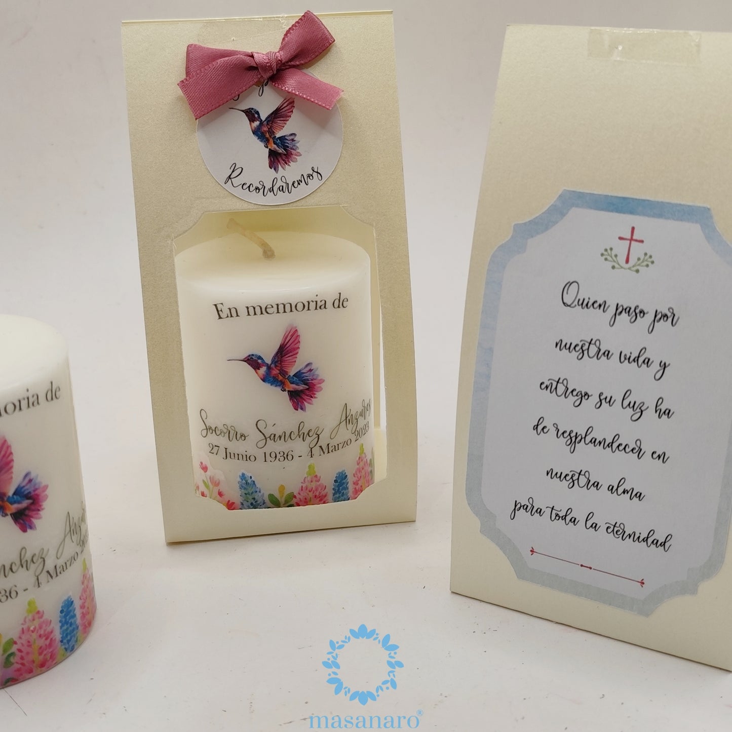 Vela de cirio con empaque de cartón. Diseño flores con colibrí rosa