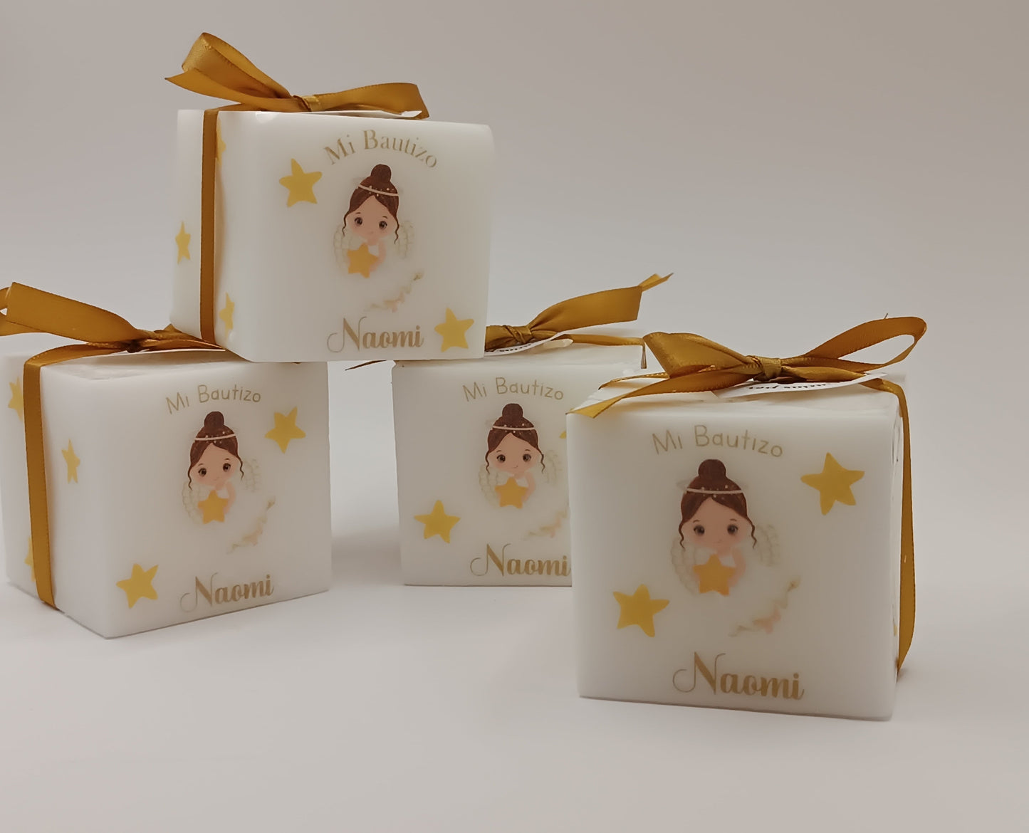 Vela cubo. Diseño angelita dorada