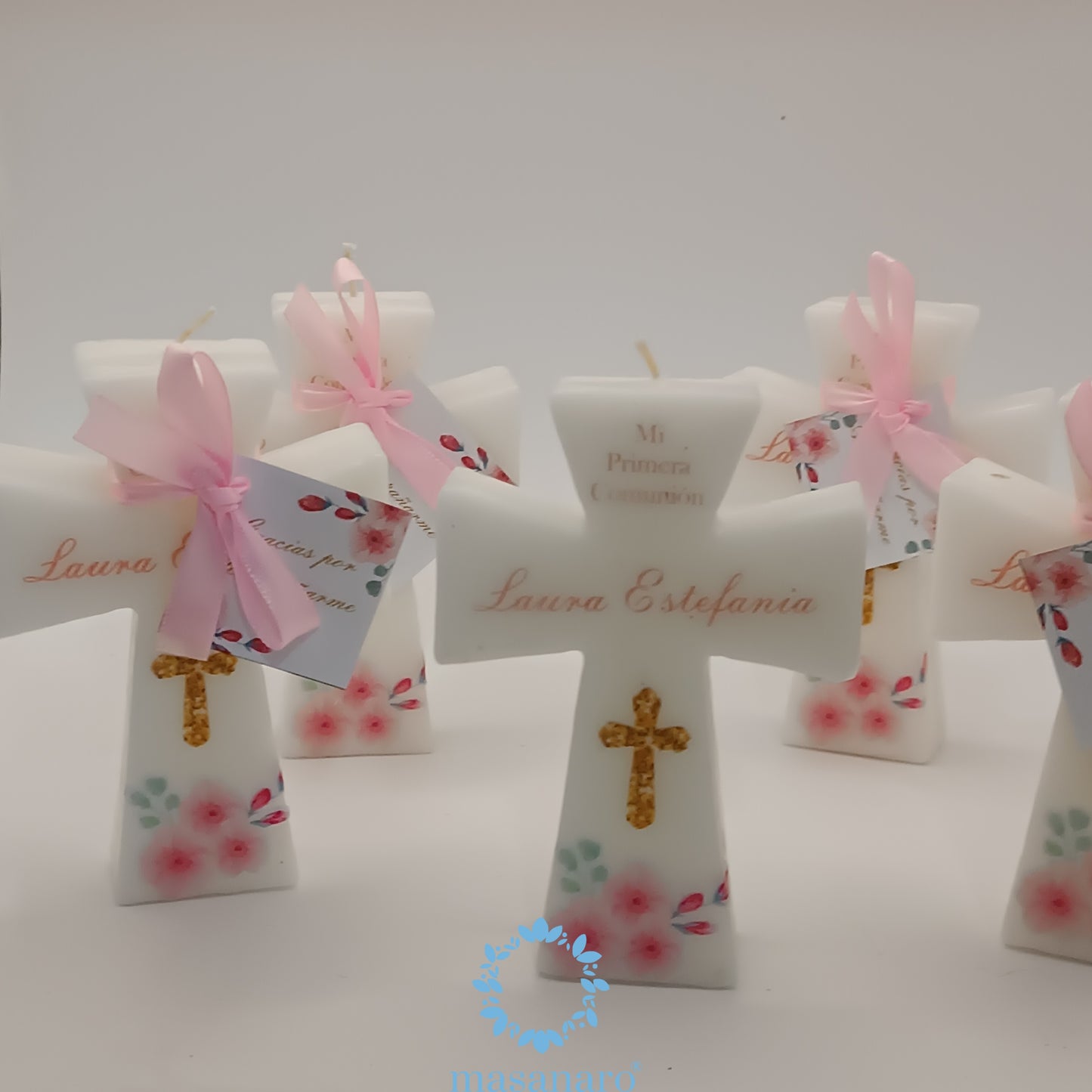 Velas de cruz flores rosas