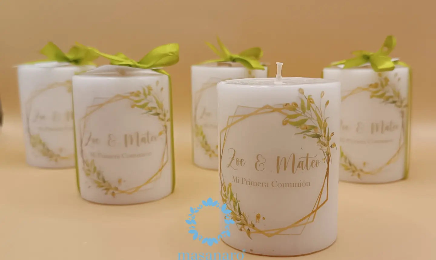 Vela. Diseño hojas verdes y dorado