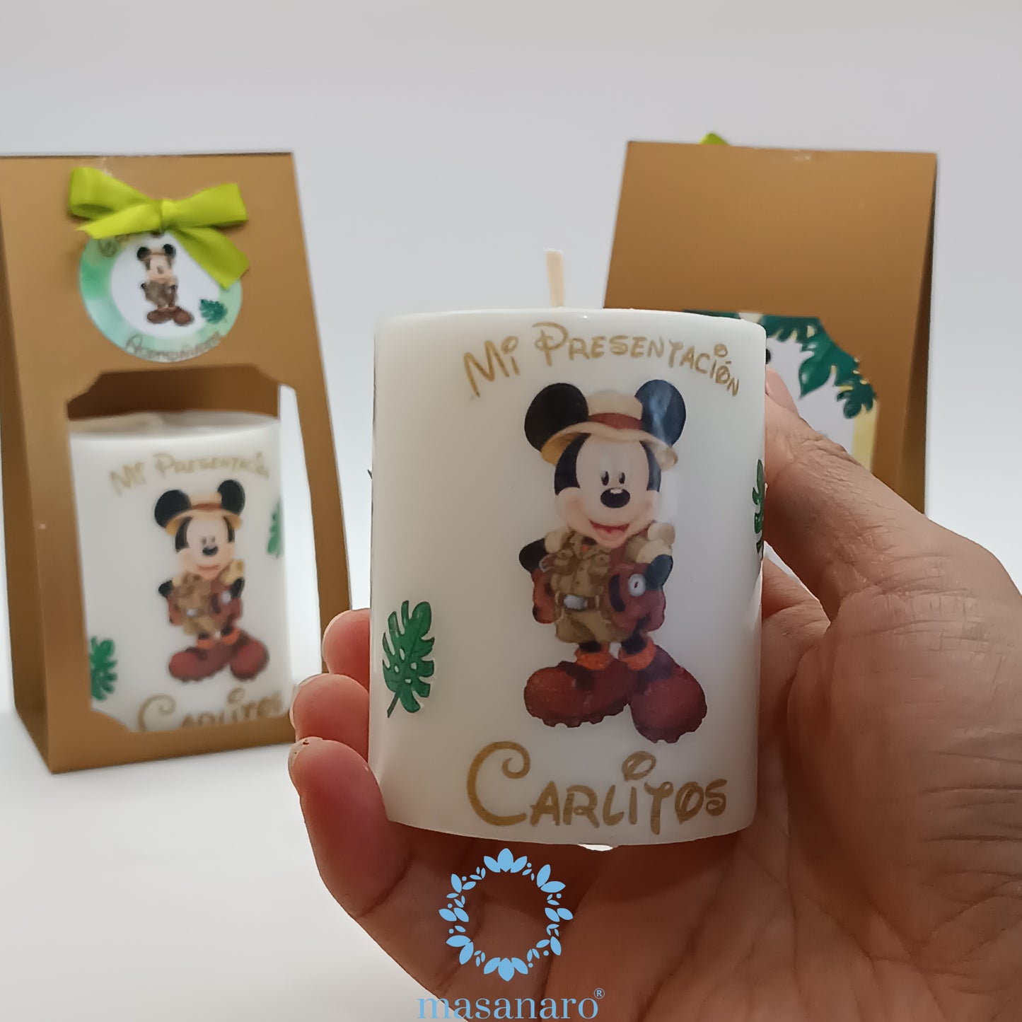Vela con empaque de cartón. Diseño Mickey Safari