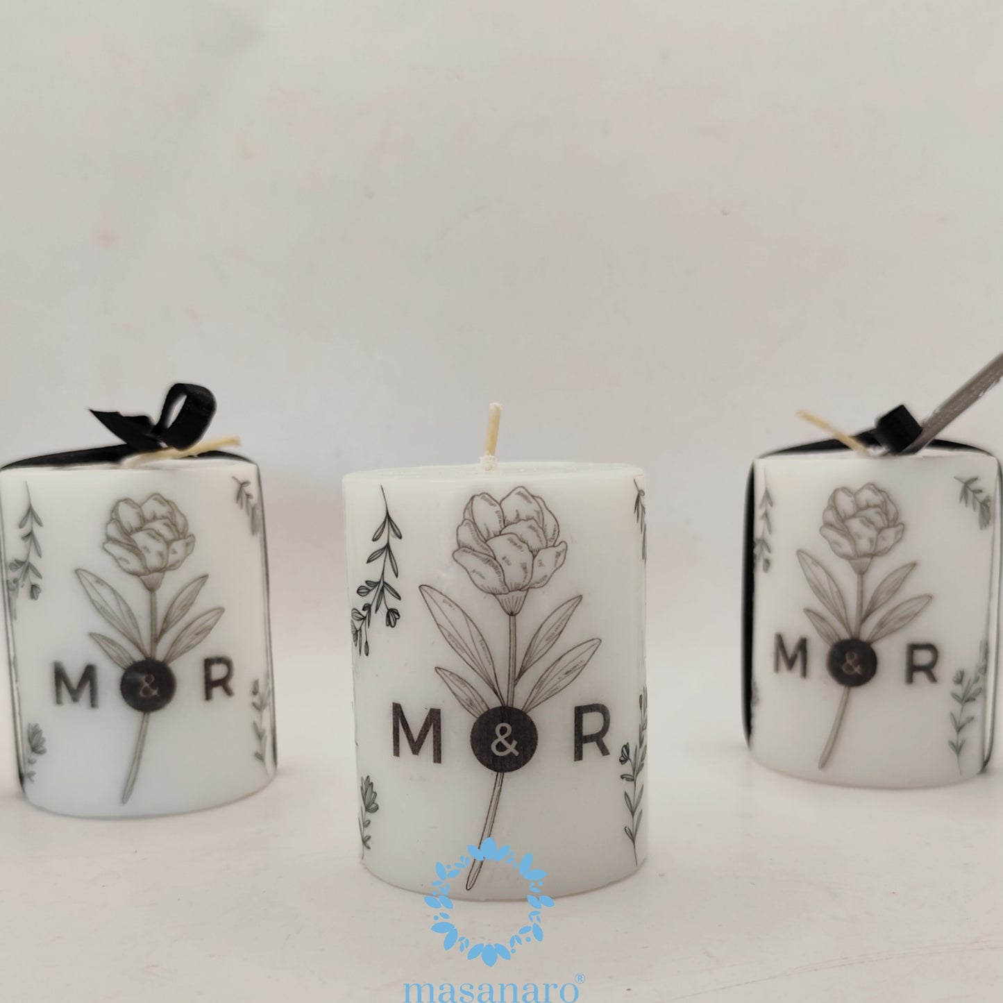 Vela con diseño floral negro
