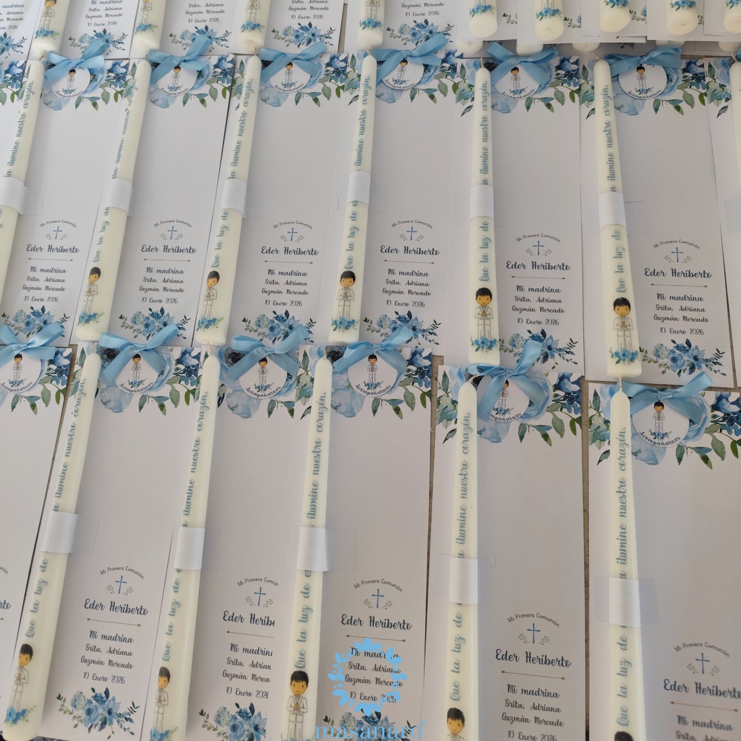 Vela larga. Diseño Niño con flores azules