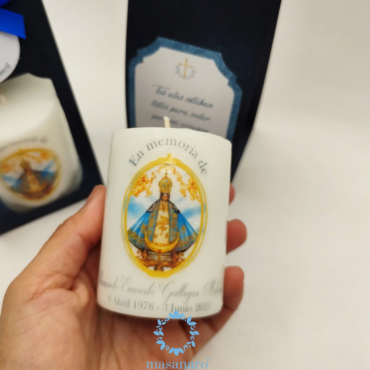 Vela con empaque de cartón con diseño Virgen de san Juan de los Lagos