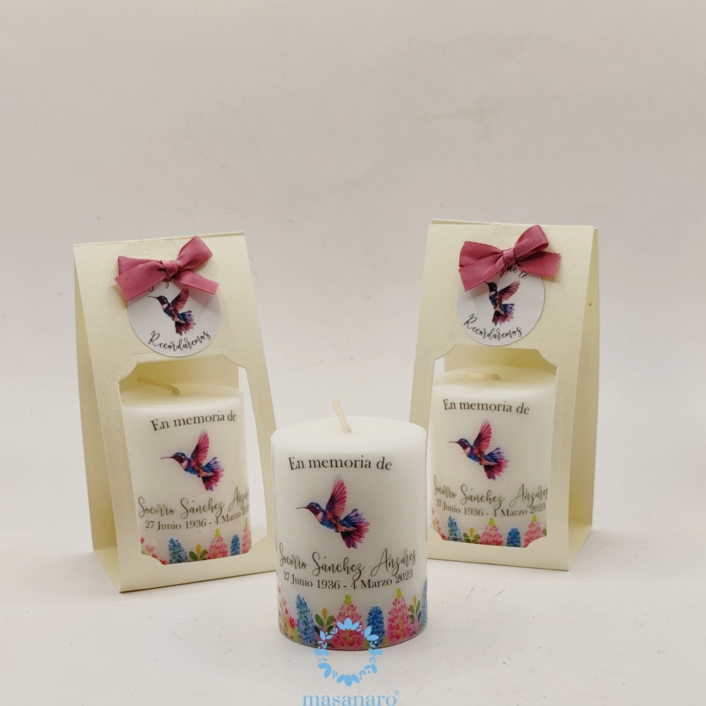 Vela de cirio con empaque de cartón. Diseño flores con colibrí rosa