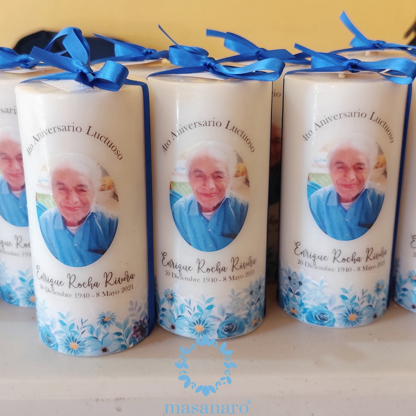 Vela con diseño flores azules y foto