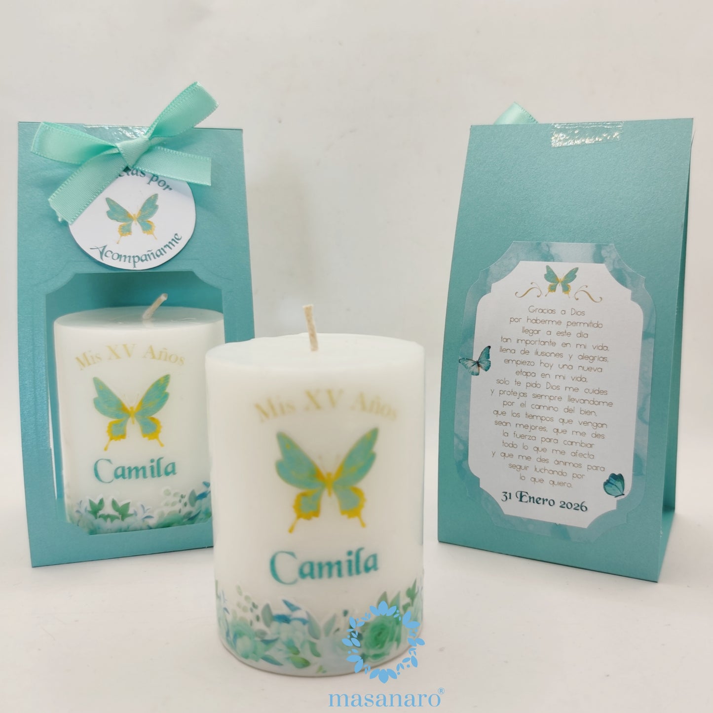 Cirio con empaque de cartón. Diseño flores esmeralda y mariposa