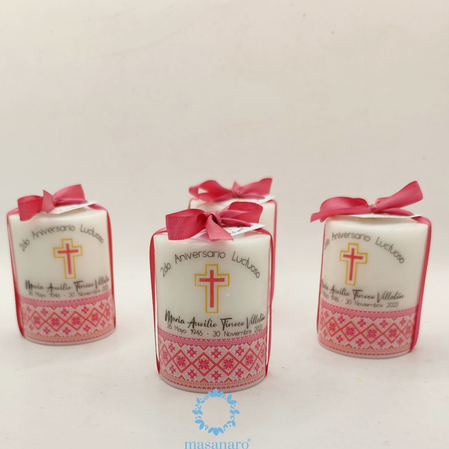 Vela con diseño bordados rosas