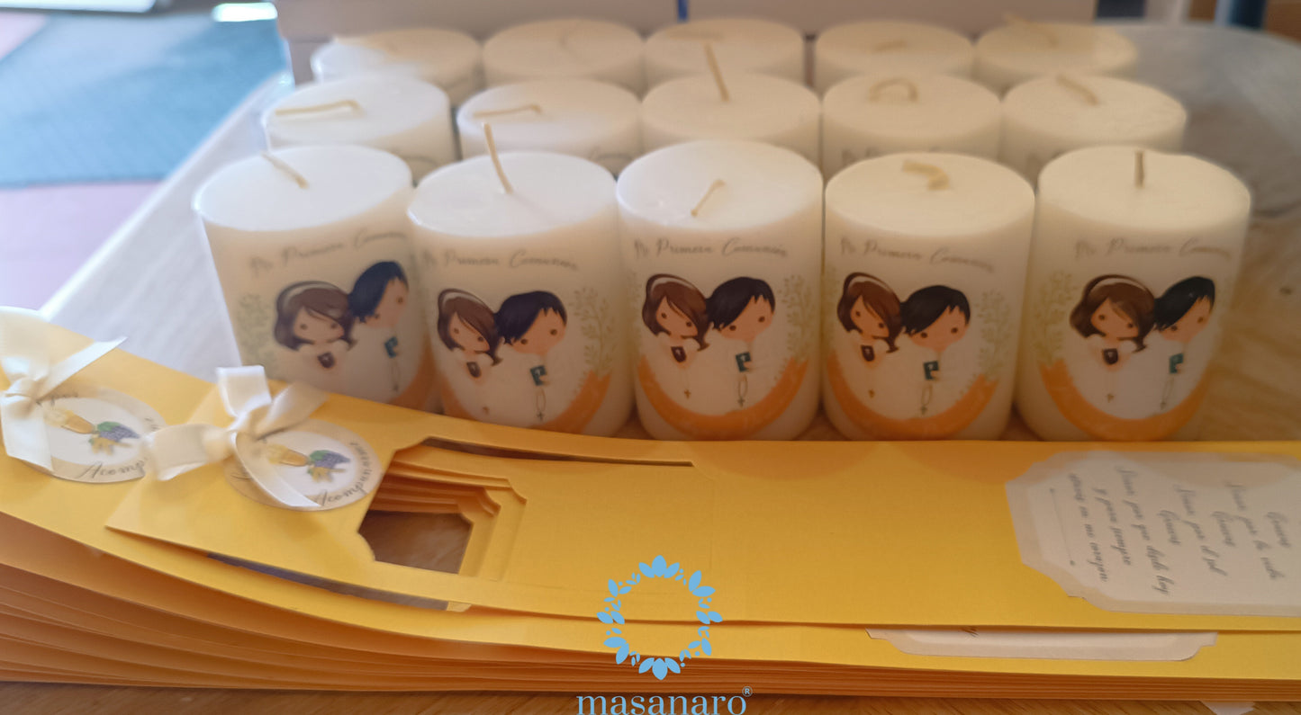 Vela con empaque de cartón. Diseño niña y niño olivo